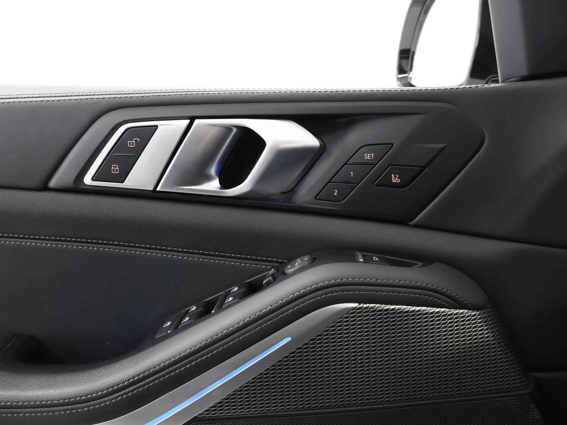 BMW X5 xDrive45e High Executive M-Sport | Sky Lounge Panormadak | Trekhaak | Laser Licht | Luchtvering | Stoel&Stuurverwarming | Navigatie | Parkeercamera 360° | Rijassistent-Systeem | Shadowline | 22" Lichtmetaal | - 43/63