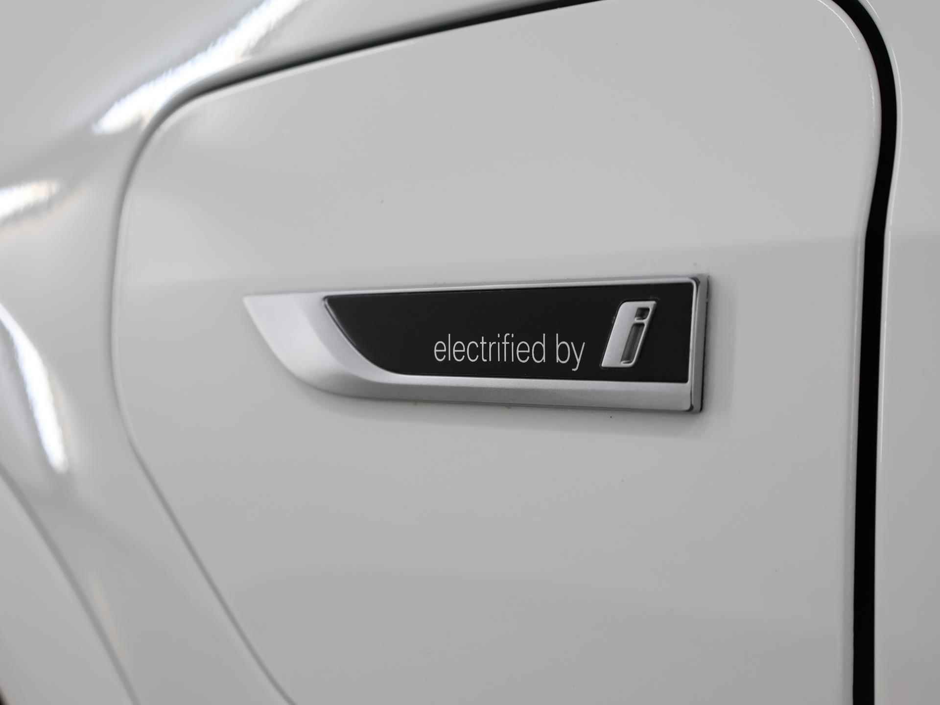 BMW X5 xDrive45e High Executive M-Sport | Sky Lounge Panormadak | Trekhaak | Laser Licht | Luchtvering | Stoel&Stuurverwarming | Navigatie | Parkeercamera 360° | Rijassistent-Systeem | Shadowline | 22" Lichtmetaal | - 57/63