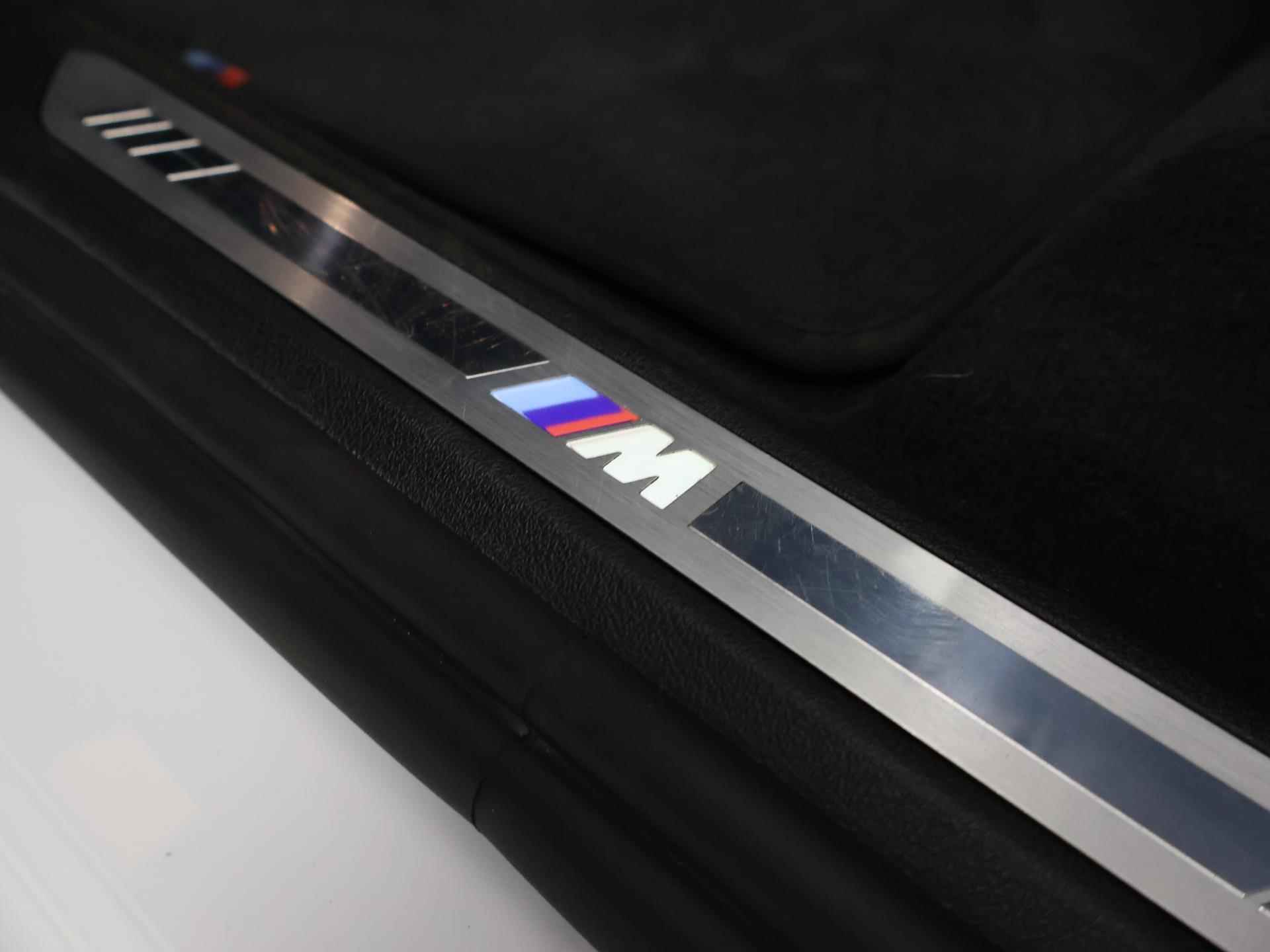 BMW X5 xDrive45e High Executive M-Sport | Sky Lounge Panormadak | Trekhaak | Laser Licht | Luchtvering | Stoel&Stuurverwarming | Navigatie | Parkeercamera 360° | Rijassistent-Systeem | Shadowline | 22" Lichtmetaal | - 60/63
