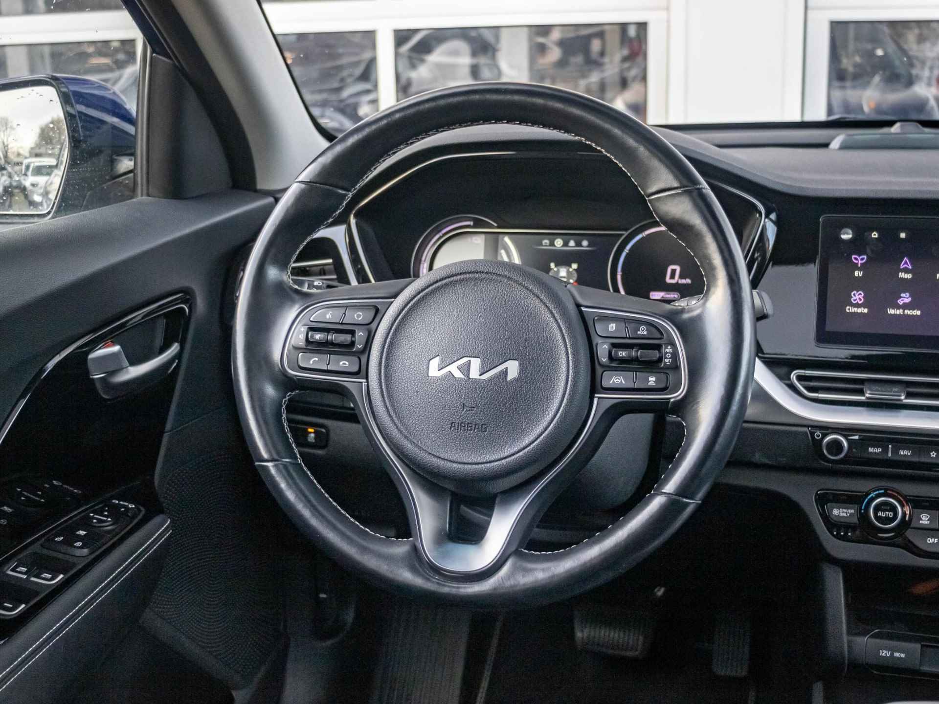 Kia e-Niro DynamicPlusLine 64 kWh | Apple Carplay/Android auto | Cruise control adaptief | Climate controle | Elektrisch schuifdak | Keyless start en entry | Full map navigatie | voorstoelen en stuur verwarmd. - 13/30