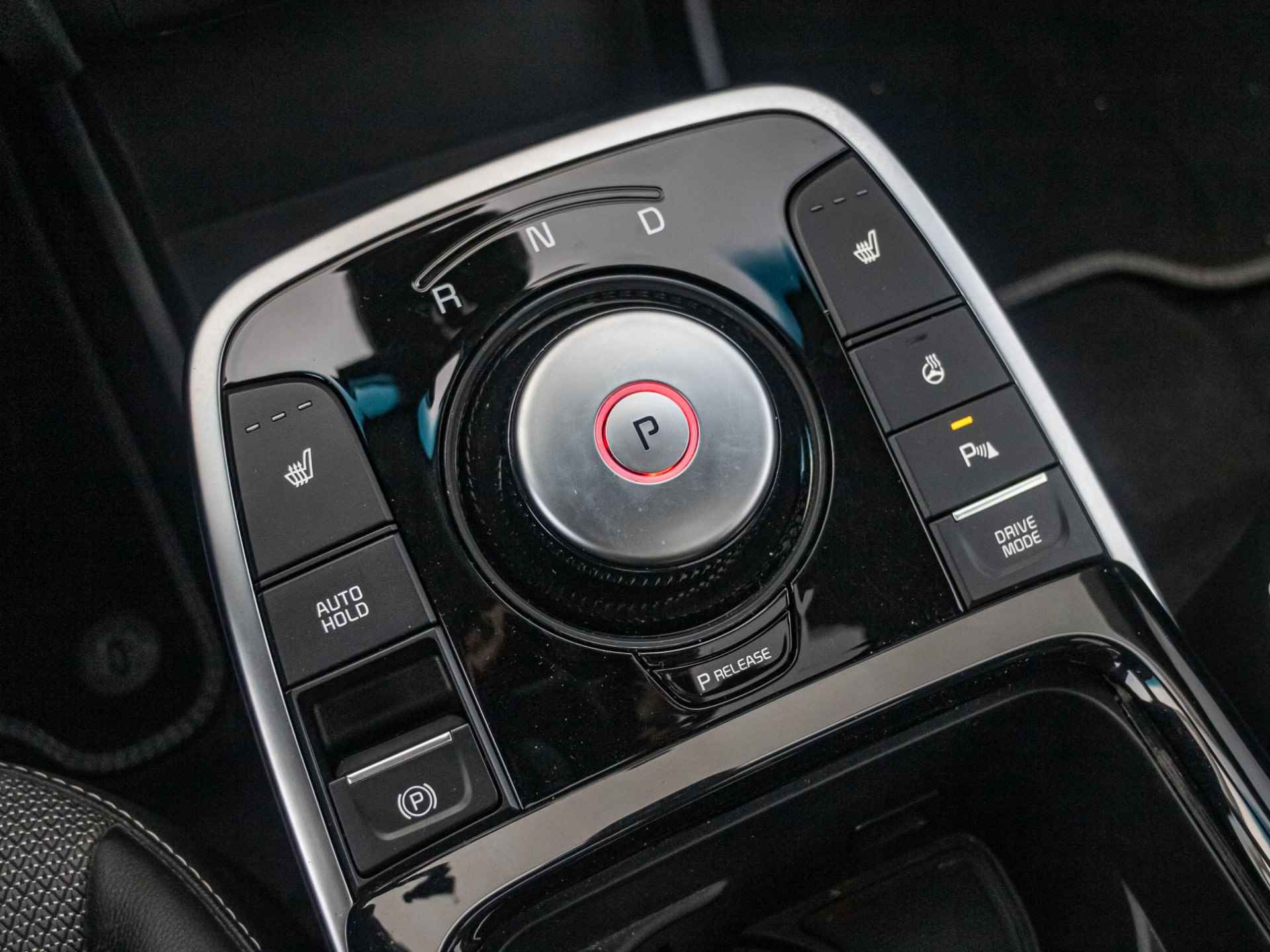 Kia e-Niro DynamicPlusLine 64 kWh | Apple Carplay/Android auto | Cruise control adaptief | Climate controle | Elektrisch schuifdak | Keyless start en entry | Full map navigatie | voorstoelen en stuur verwarmd. - 19/30