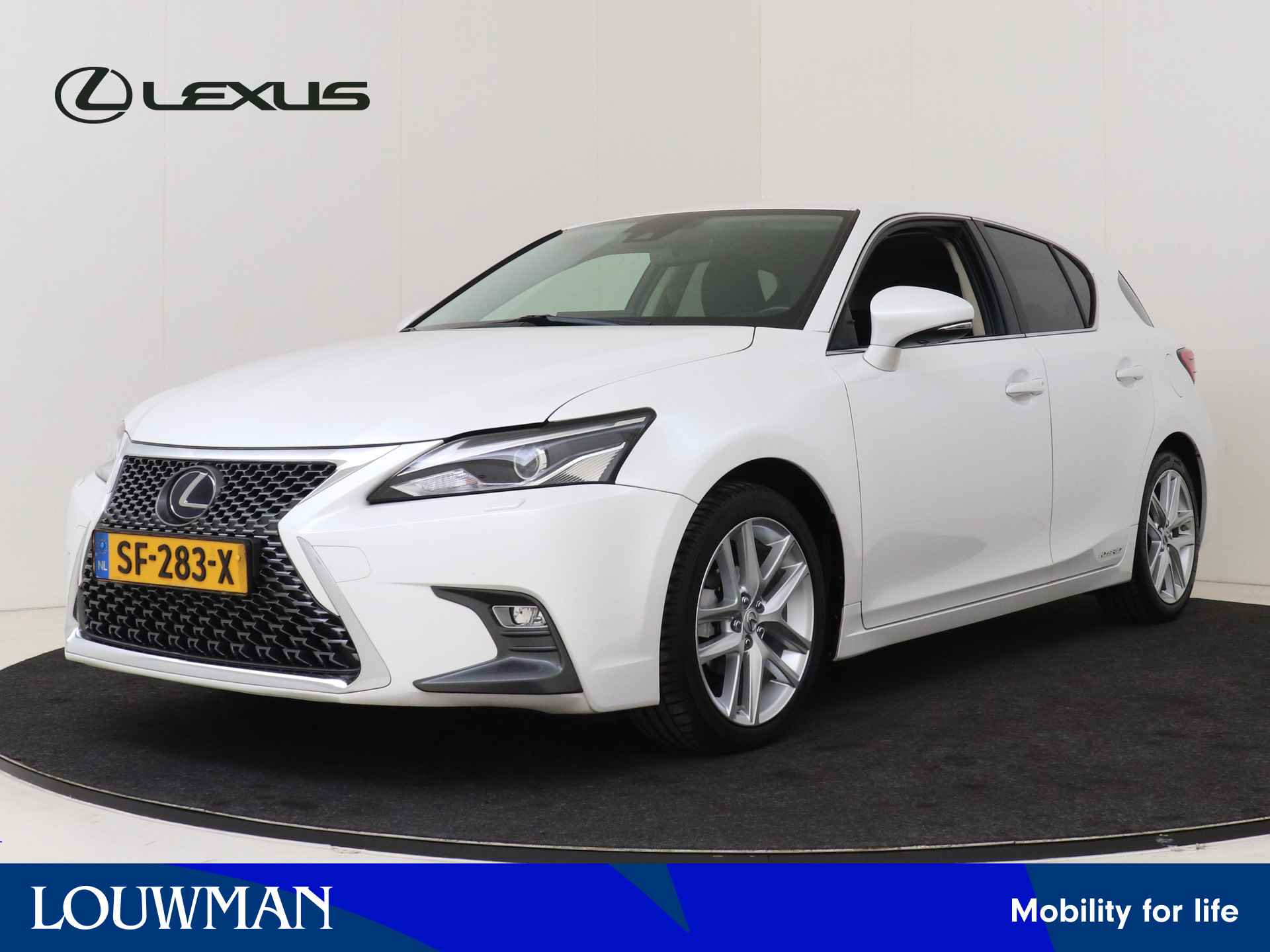 Lexus CT 200h Business Line | LED | 17" LM Velgen | Premium Navigatie | Parkeersensoren achter |