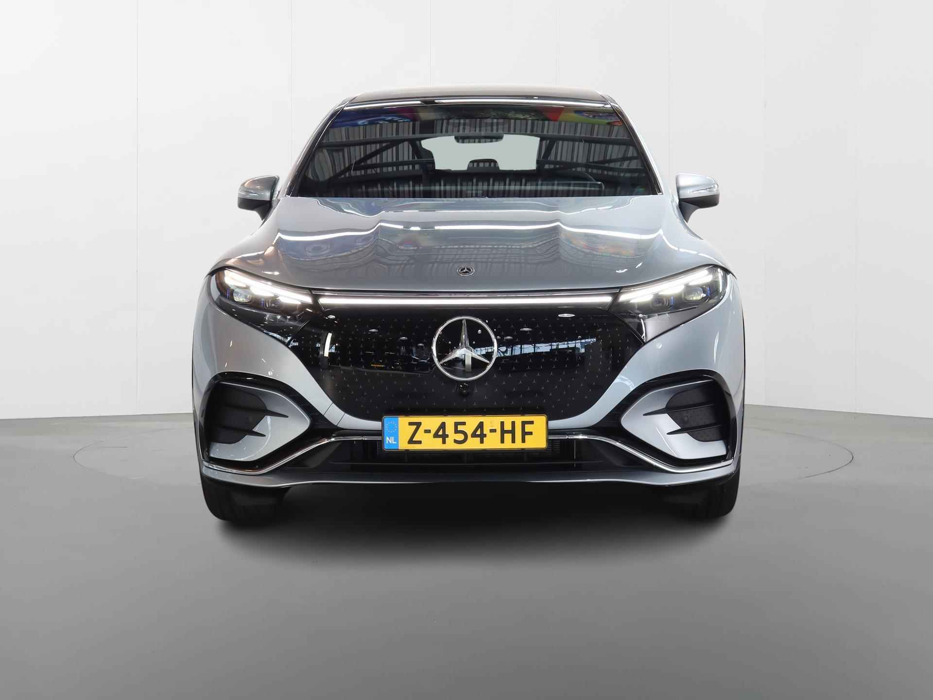 Mercedes-Benz EQS SUV 450 4MATIC AMG Premium Plus | 7-persoons |  Rij-assistentie + | Panorama-schuifdak | Achterasbesturing | Burmester 3D | Trekhaak | Luchtvering | - 4/31