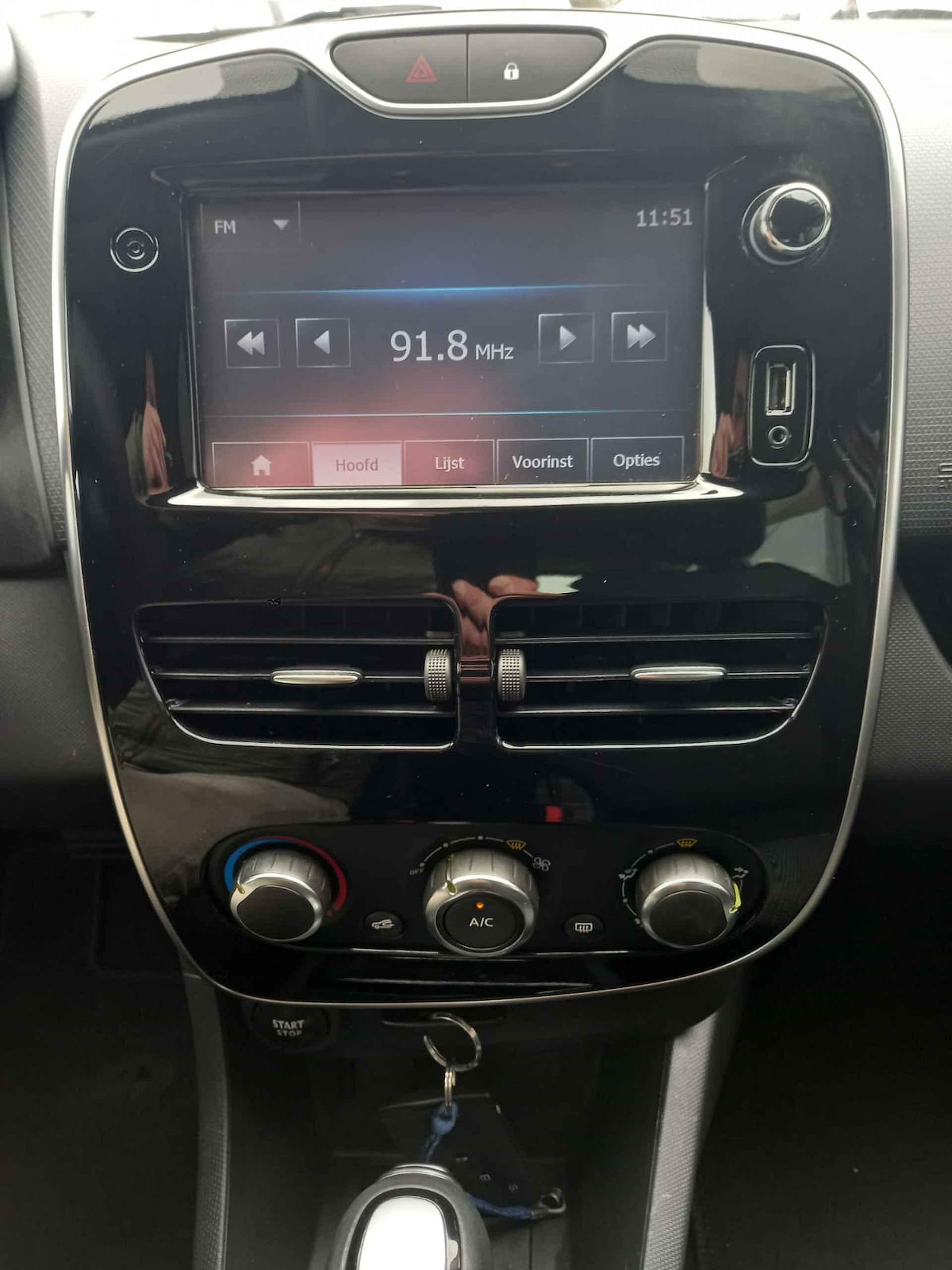 Renault Clio Estate 1.2 Automaat, Airco, Multimediasysteem, Bluetooth telefoonverbinding, Navigatie, Cruise control, Parkeersensoren, Elektri Nette auto, BOVAG - 20/28