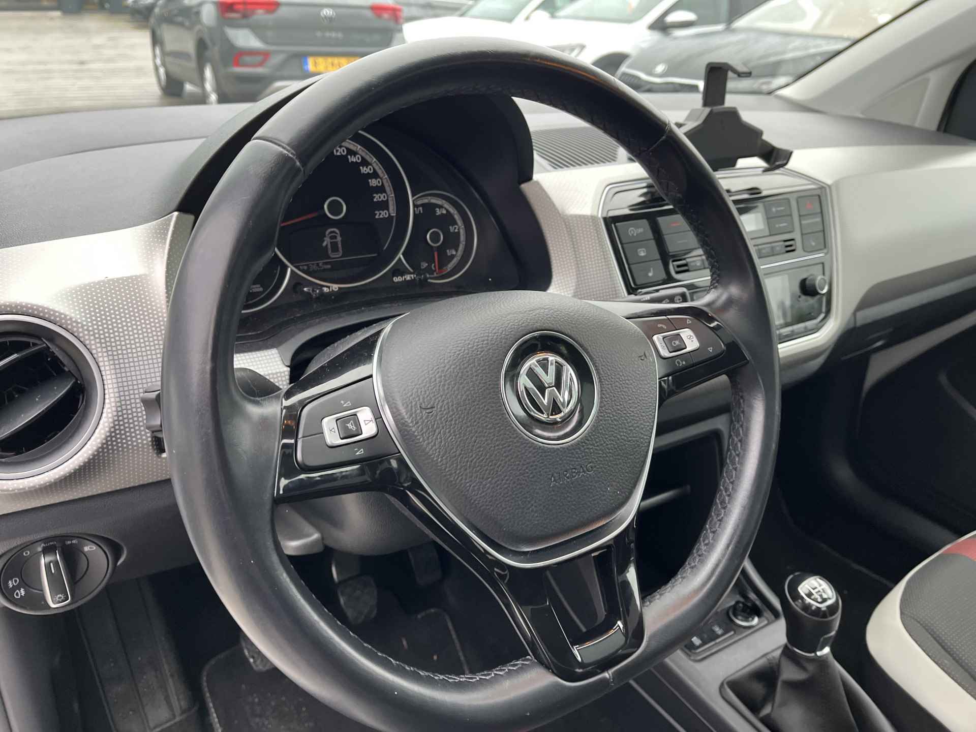 Volkswagen up! 1.0 BMT high up! | Cruise Control | PDC Achter | Climate Control | Stoelverwarming voor | Schuif-kanteldak - 13/16