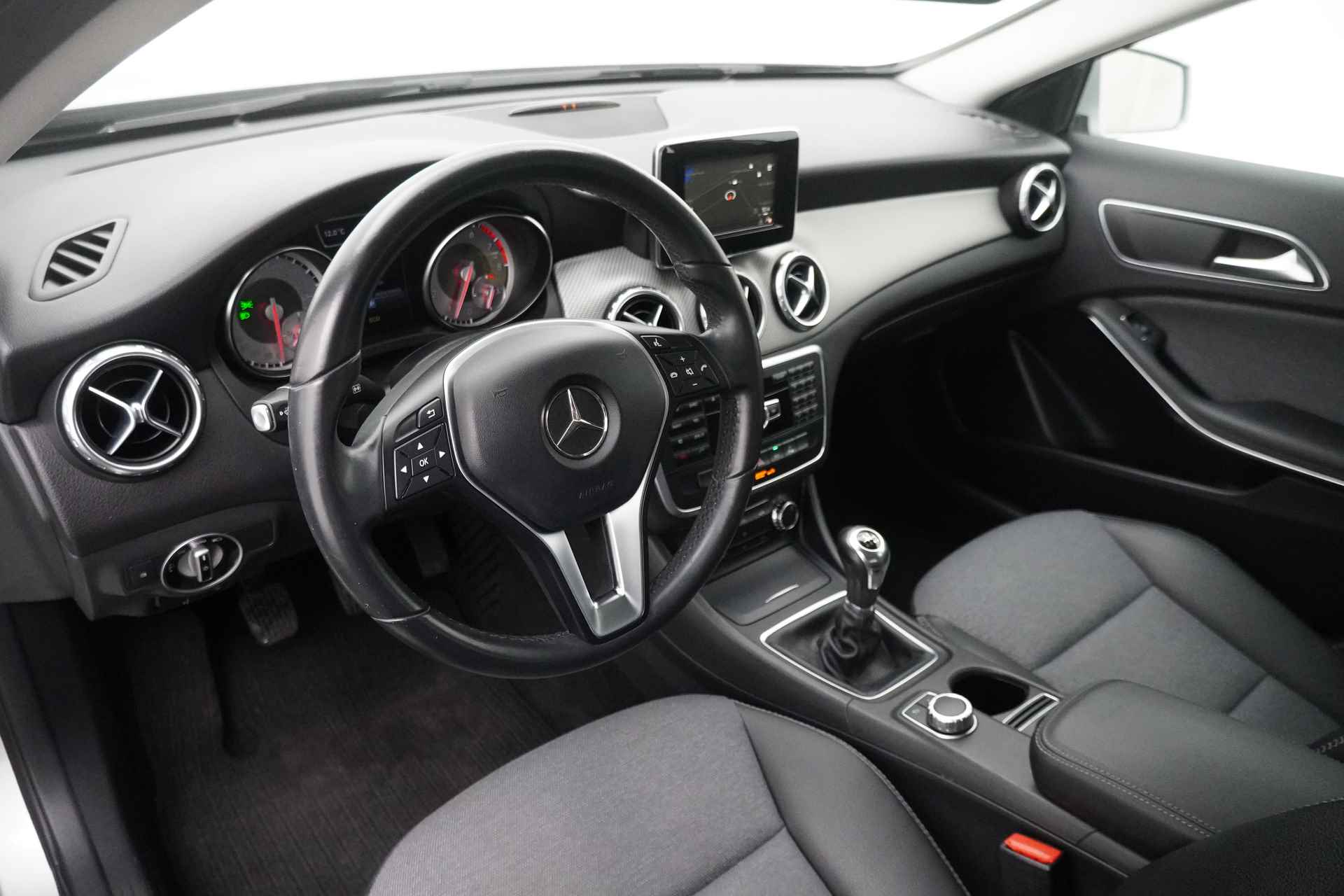 Mercedes-Benz GLA BWJ 2014 200 157 PK Edition 1 NAVI / CLIMA / CRUISE / PDC V + A / Bi-XENON / LMV / ELEKTR. INKLAPBARE BUITENSPIEGELS / LED - 5/31