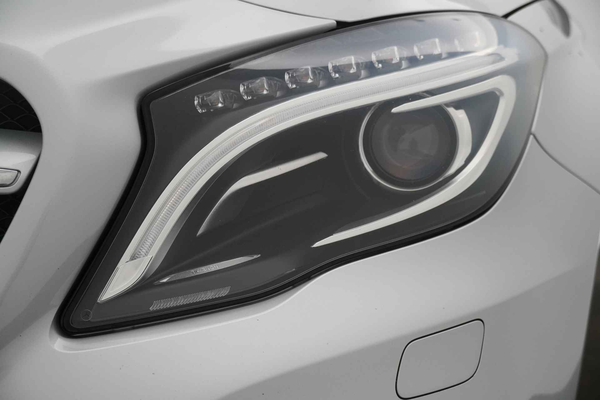 Mercedes-Benz GLA BWJ 2014 200 157 PK Edition 1 NAVI / CLIMA / CRUISE / PDC V + A / Bi-XENON / LMV / ELEKTR. INKLAPBARE BUITENSPIEGELS / LED - 26/31