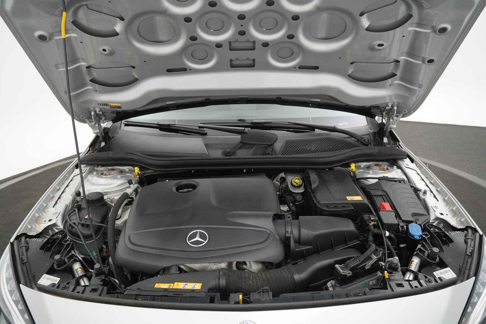 Mercedes-Benz GLA BWJ 2014 200 157 PK Edition 1 NAVI / CLIMA / CRUISE / PDC V + A / Bi-XENON / LMV / ELEKTR. INKLAPBARE BUITENSPIEGELS / LED - 30/31