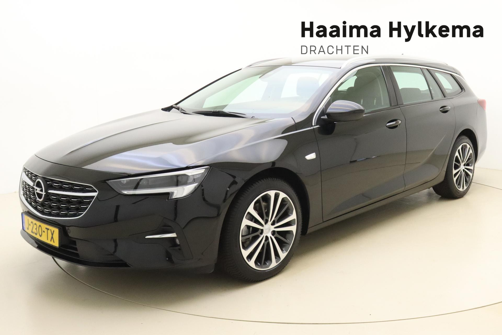 Opel Insignia Sports Tourer 1.5 CDTI Business Elegance | Navigatie systeem | Apple carplay- Android auto | AGR comfort stoelen | Trekhaak | Camera achter | Climate control | Winterpakket | Verwarmd voorruit |