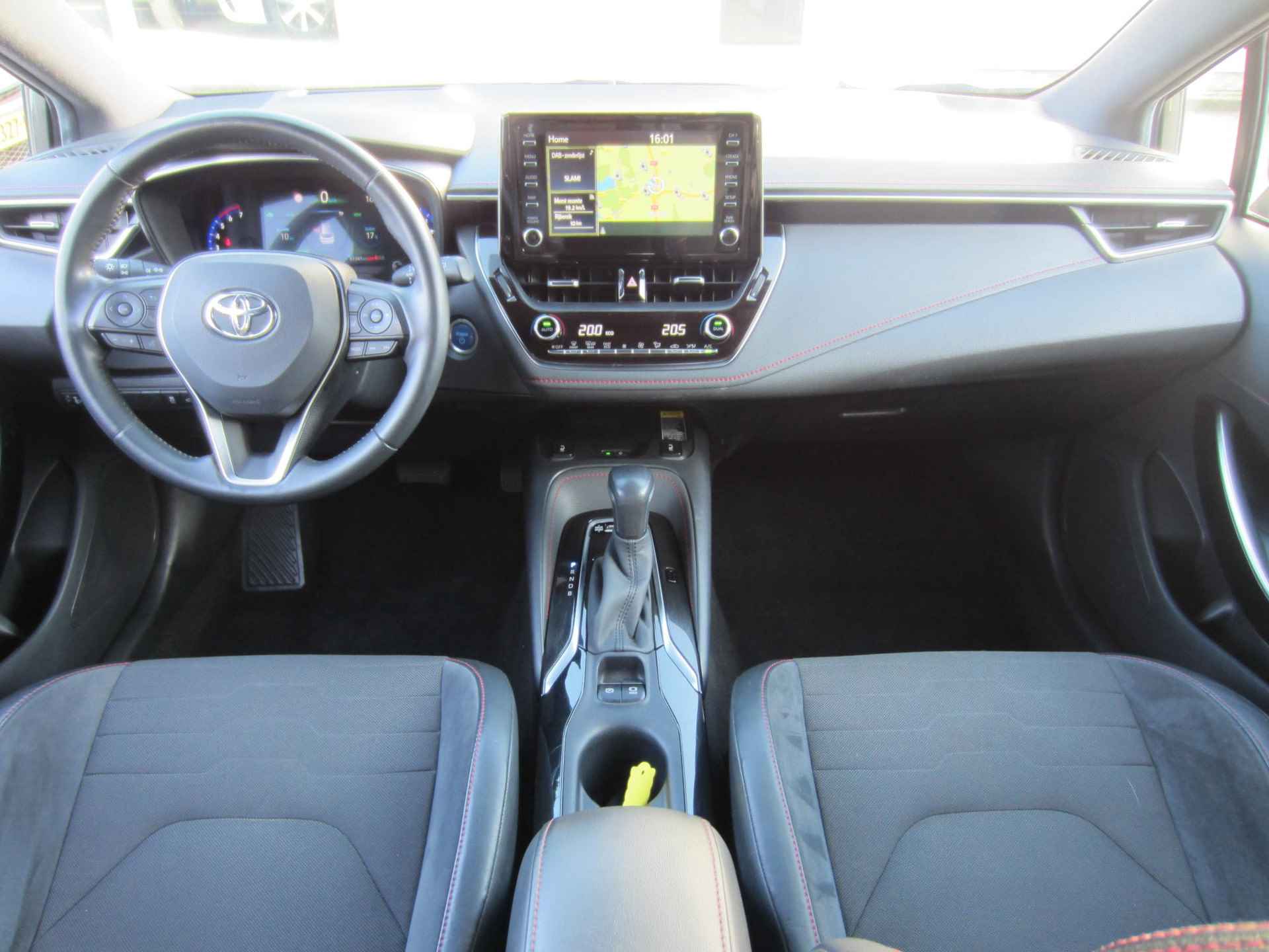 Toyota Corolla Touring Sports 1.8 Hybrid Executive Navi Camera - 2/25