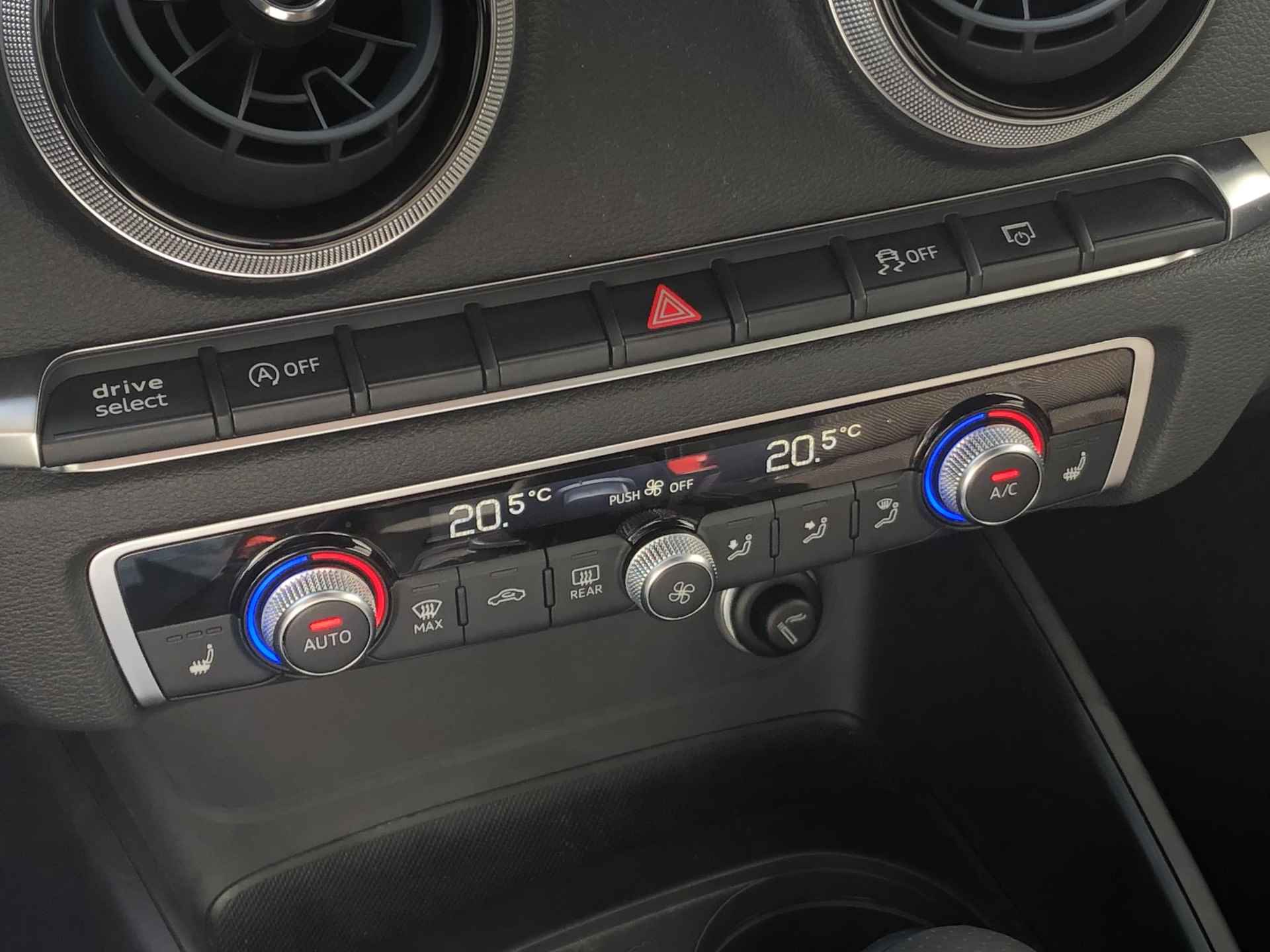 Audi A3 Sportback 1.0 TFSI Automaat S-Line Edition l Navigatie l Stoelverwarming l Trekhaak l Lederen/stof bekleding l 18"LM velgen - 23/32