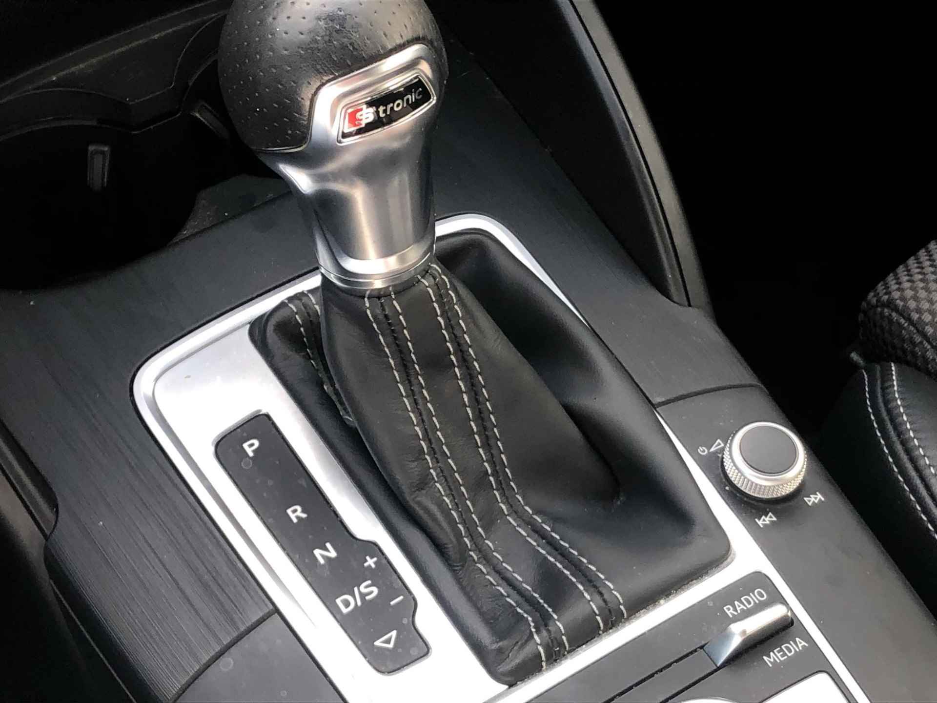Audi A3 Sportback 1.0 TFSI Automaat S-Line Edition l Navigatie l Stoelverwarming l Trekhaak l Lederen/stof bekleding l 18"LM velgen - 24/32