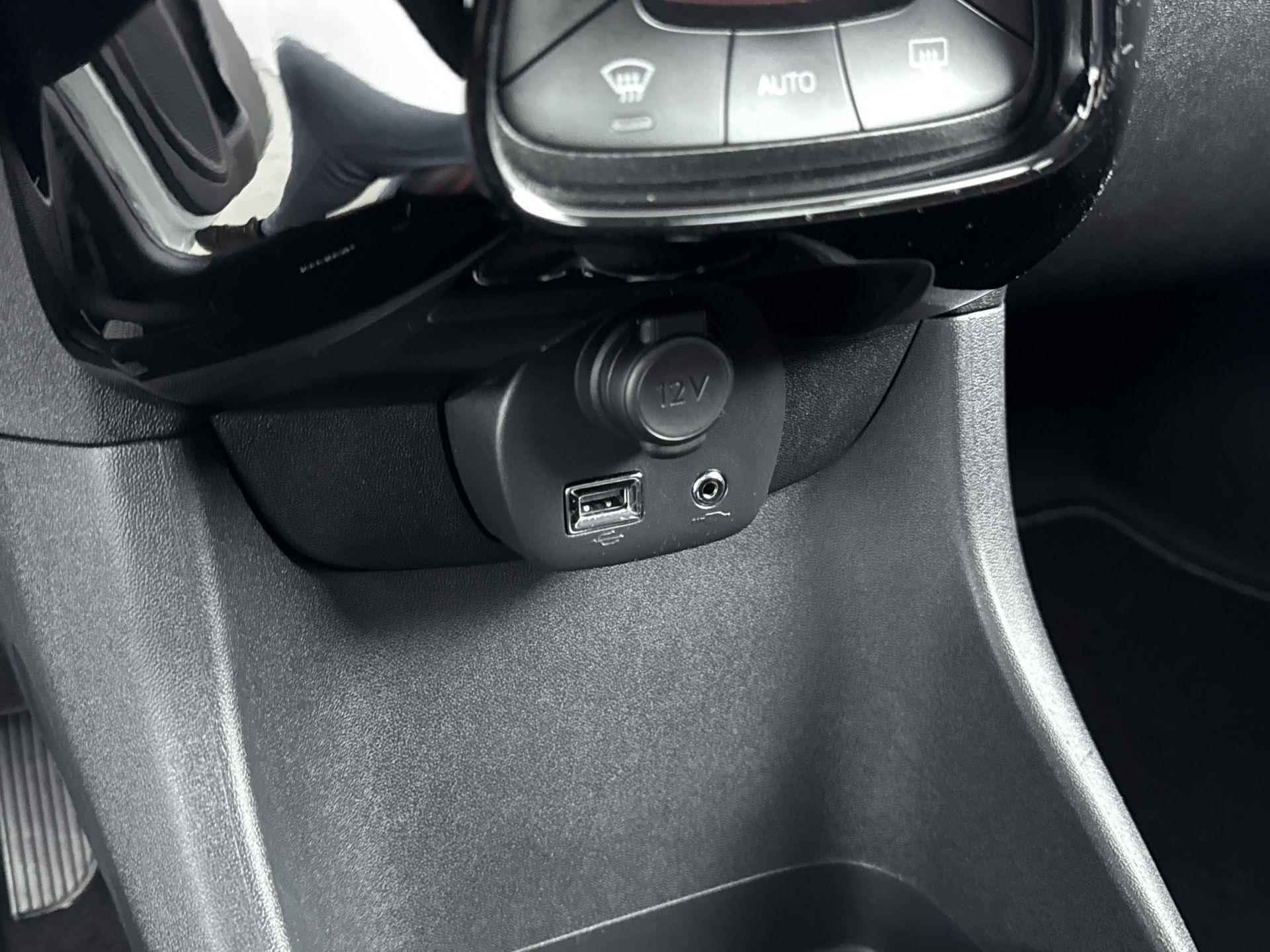 Peugeot 108 1.0 72 pk Allure TOP! | Camera | Carplay | Climate Control | Lichtmetalen Velgen | Keyless Entry - 21/33
