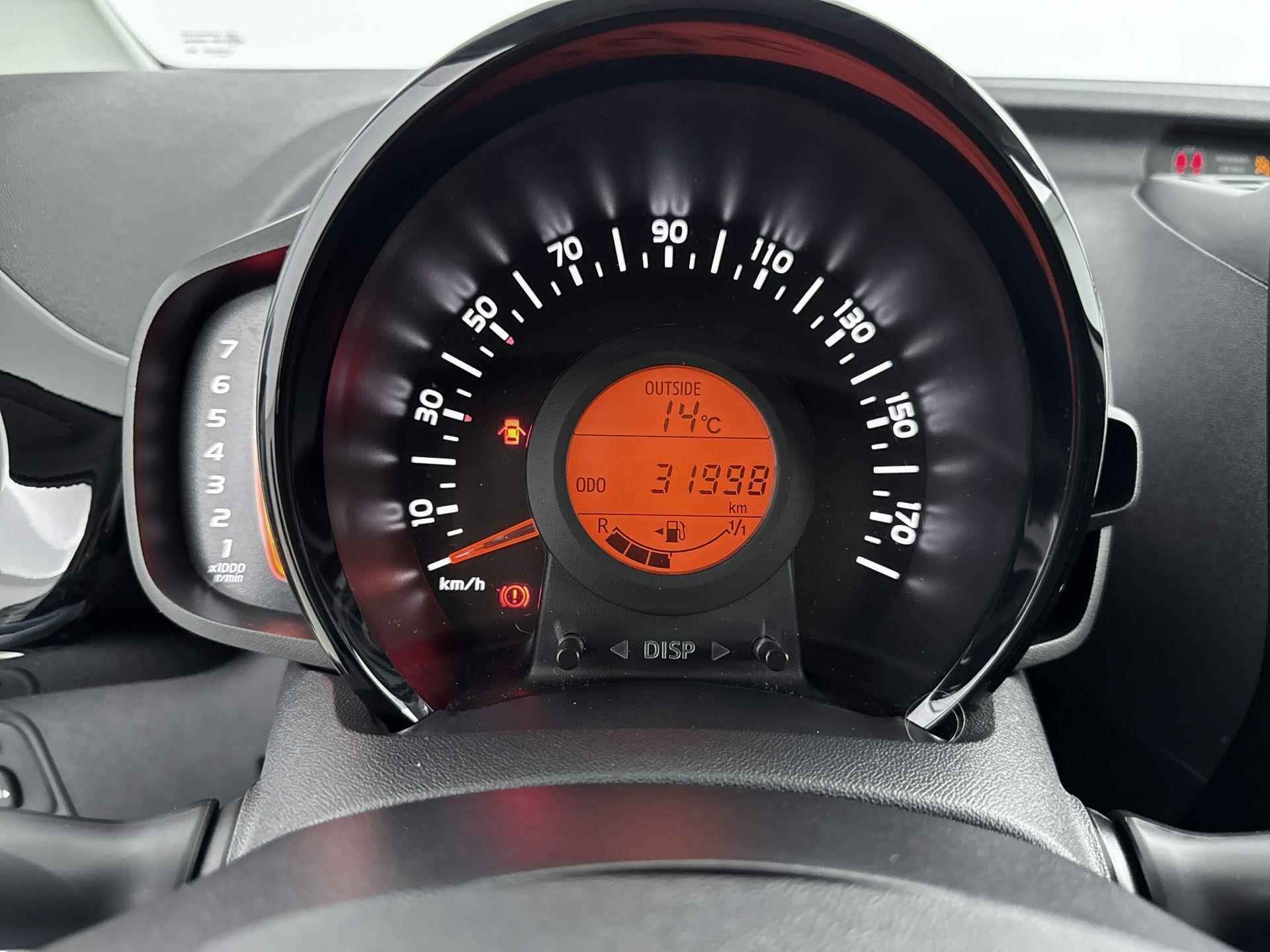 Peugeot 108 1.0 72 pk Allure TOP! | Camera | Carplay | Climate Control | Lichtmetalen Velgen | Keyless Entry - 24/33