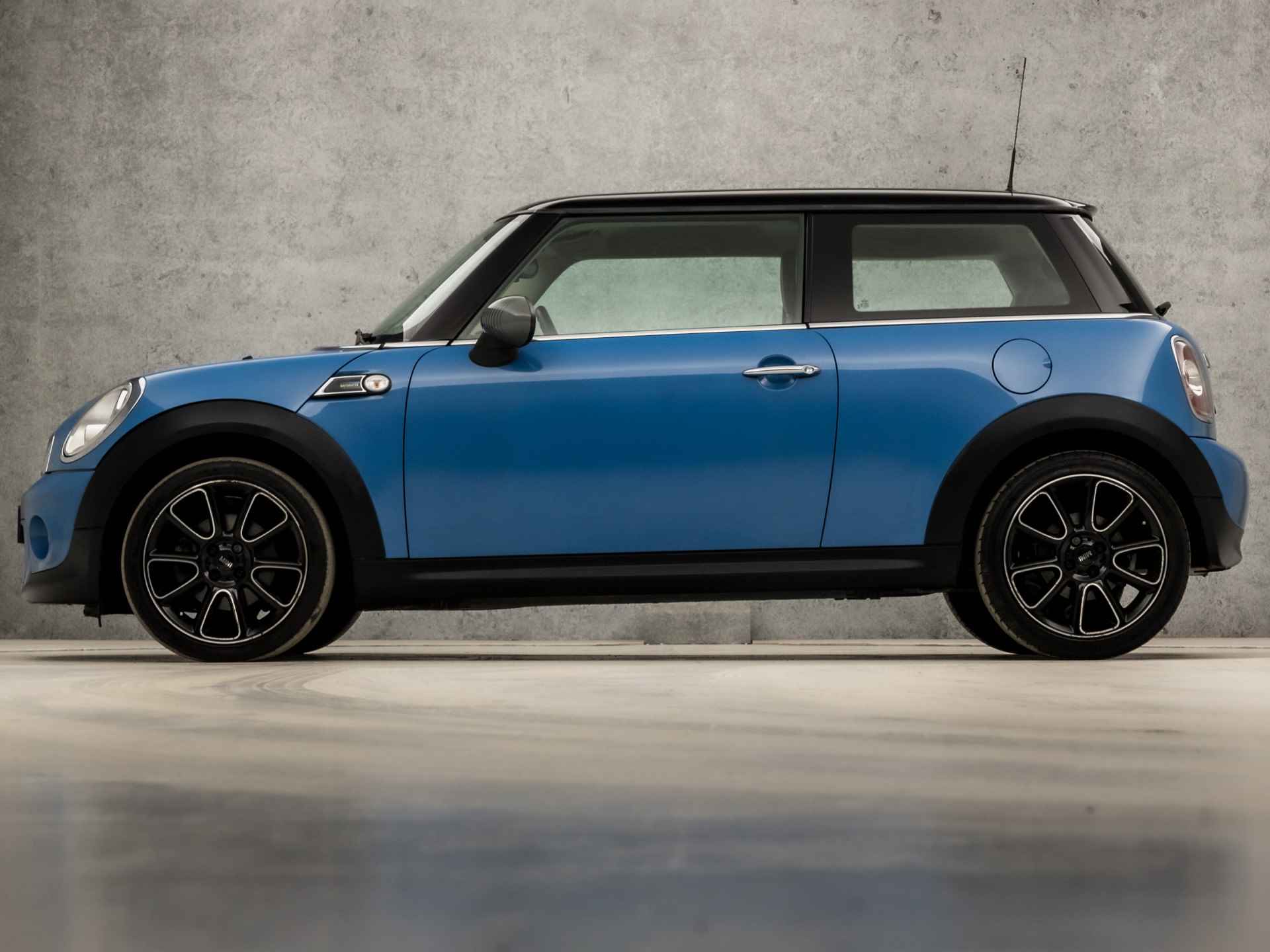 MINI Mini 1.6 Cooper (CLIMATE, NAP, CRUISE, ELEK RAMEN, LEDEREN SPORTSTOELEN, LM VELGEN, NIEUWE APK, NIEUWSTAAT) - 2/31