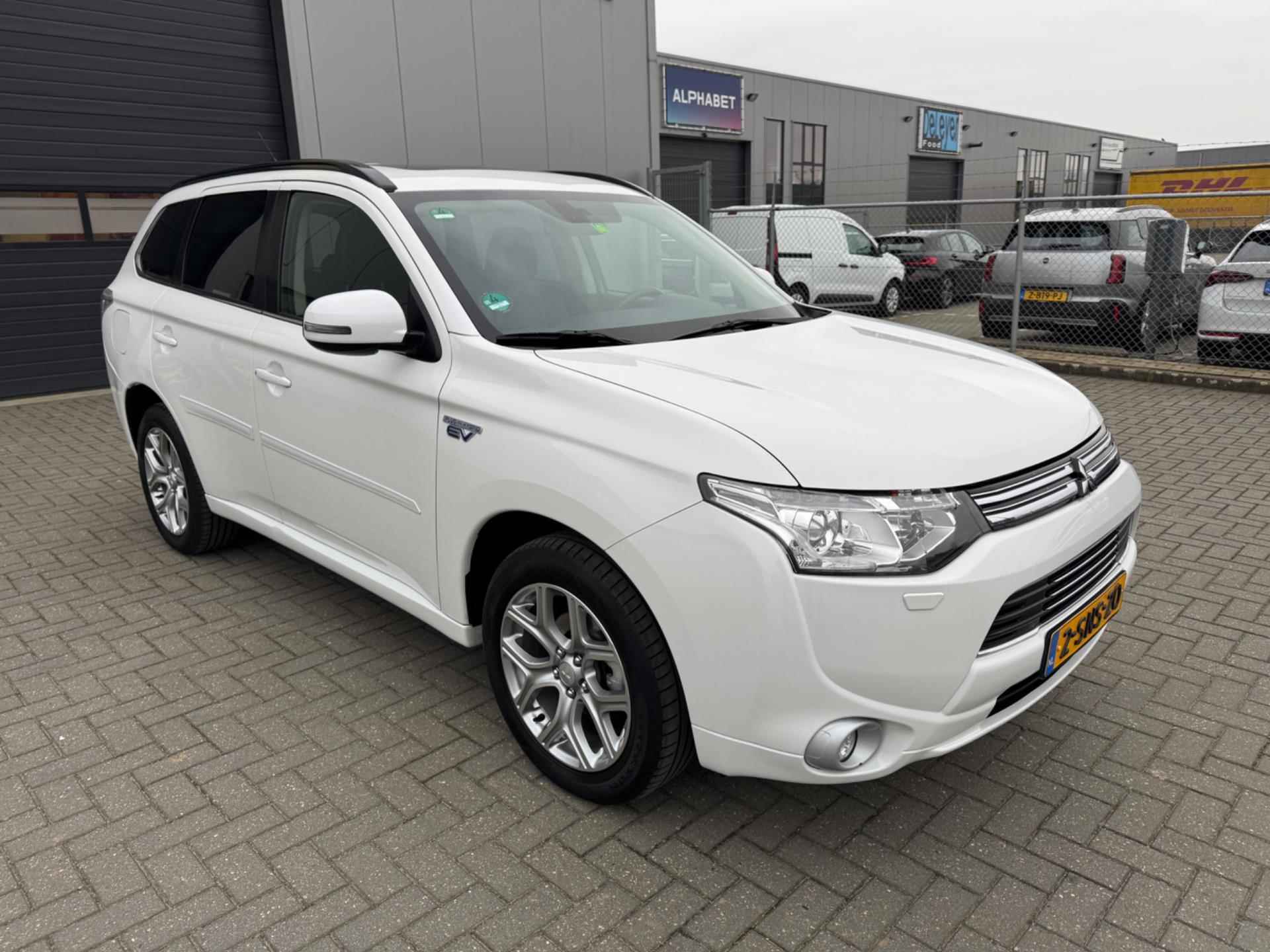 Mitsubishi Outlander 2.0 PHEV Instyle+ - 4/33