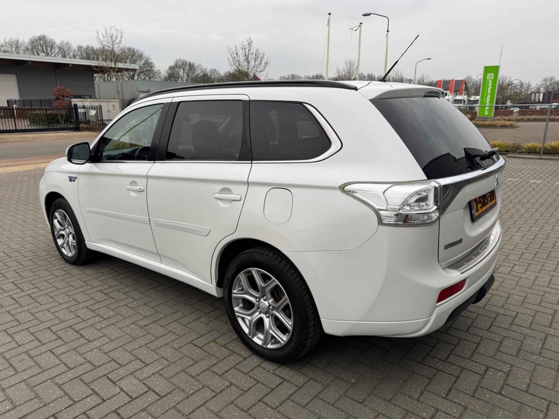 Mitsubishi Outlander 2.0 PHEV Instyle+ - 8/33