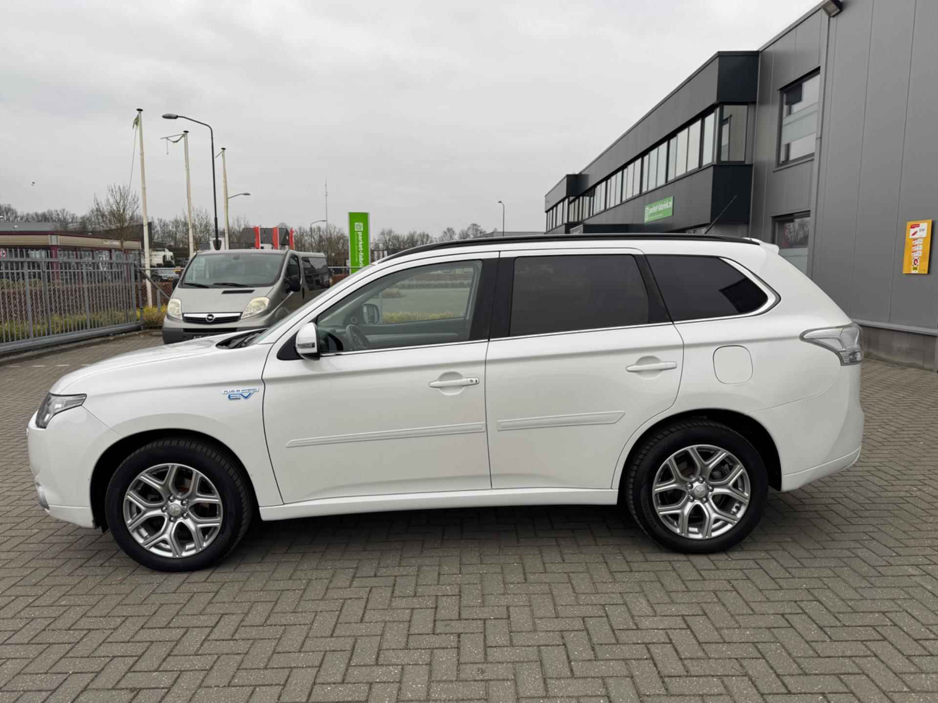 Mitsubishi Outlander 2.0 PHEV Instyle+ - 9/33