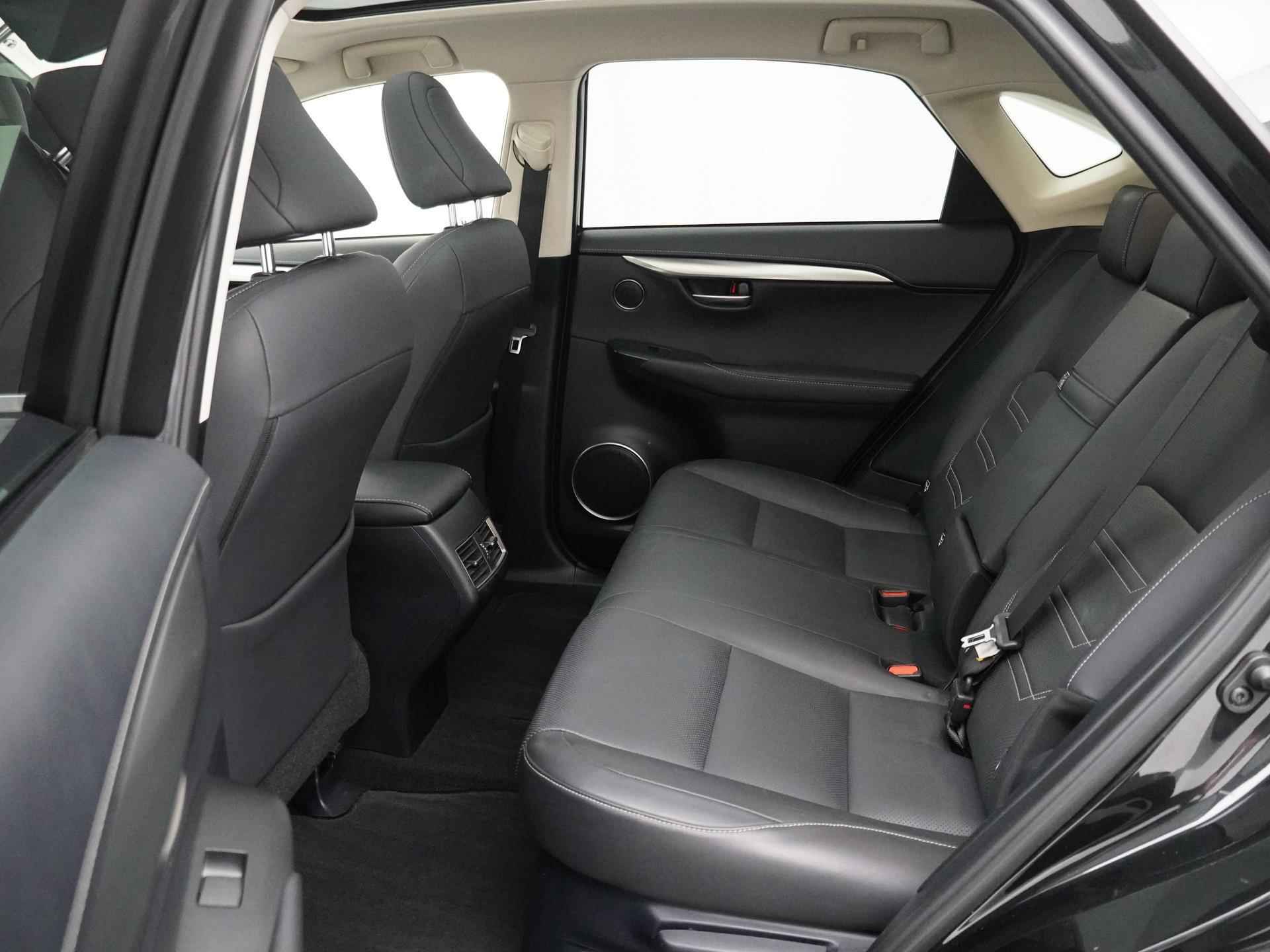 Lexus NX 300h AWD Luxury Line | Panoramadak | Adaptive Cruise Control | Parkeersensoren voor en achter | - 15/32
