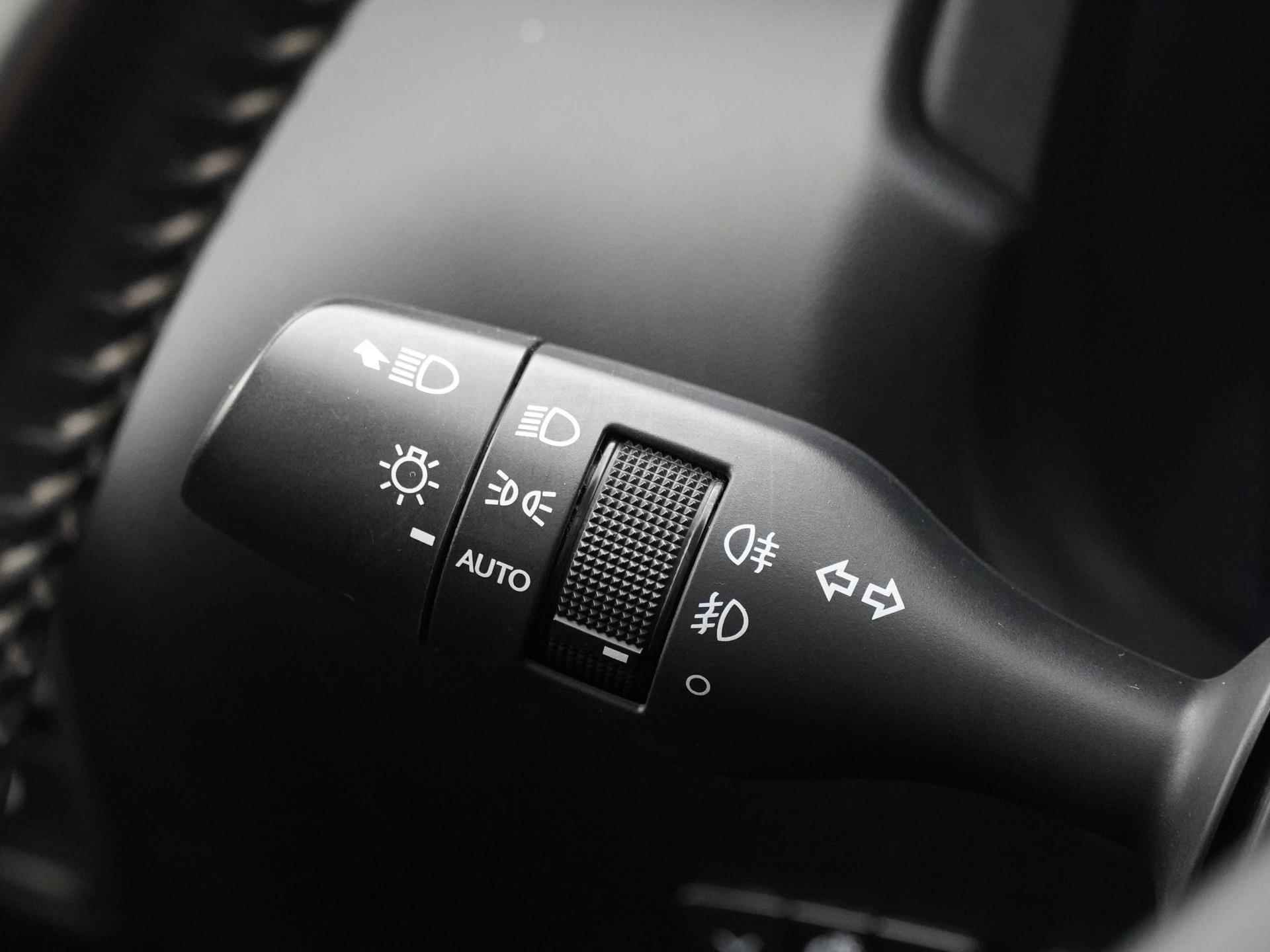 Lexus NX 300h AWD Luxury Line | Panoramadak | Adaptive Cruise Control | Parkeersensoren voor en achter | - 16/32