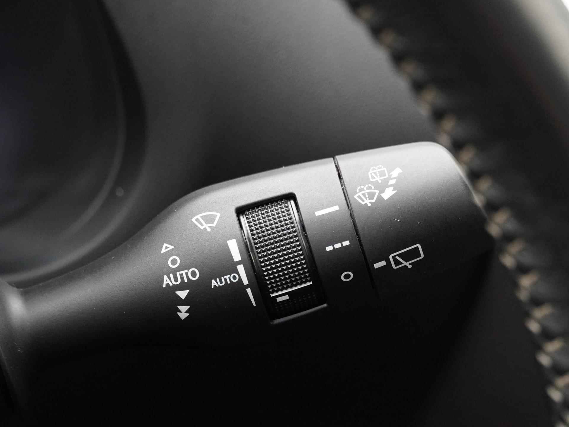 Lexus NX 300h AWD Luxury Line | Panoramadak | Adaptive Cruise Control | Parkeersensoren voor en achter | - 17/32
