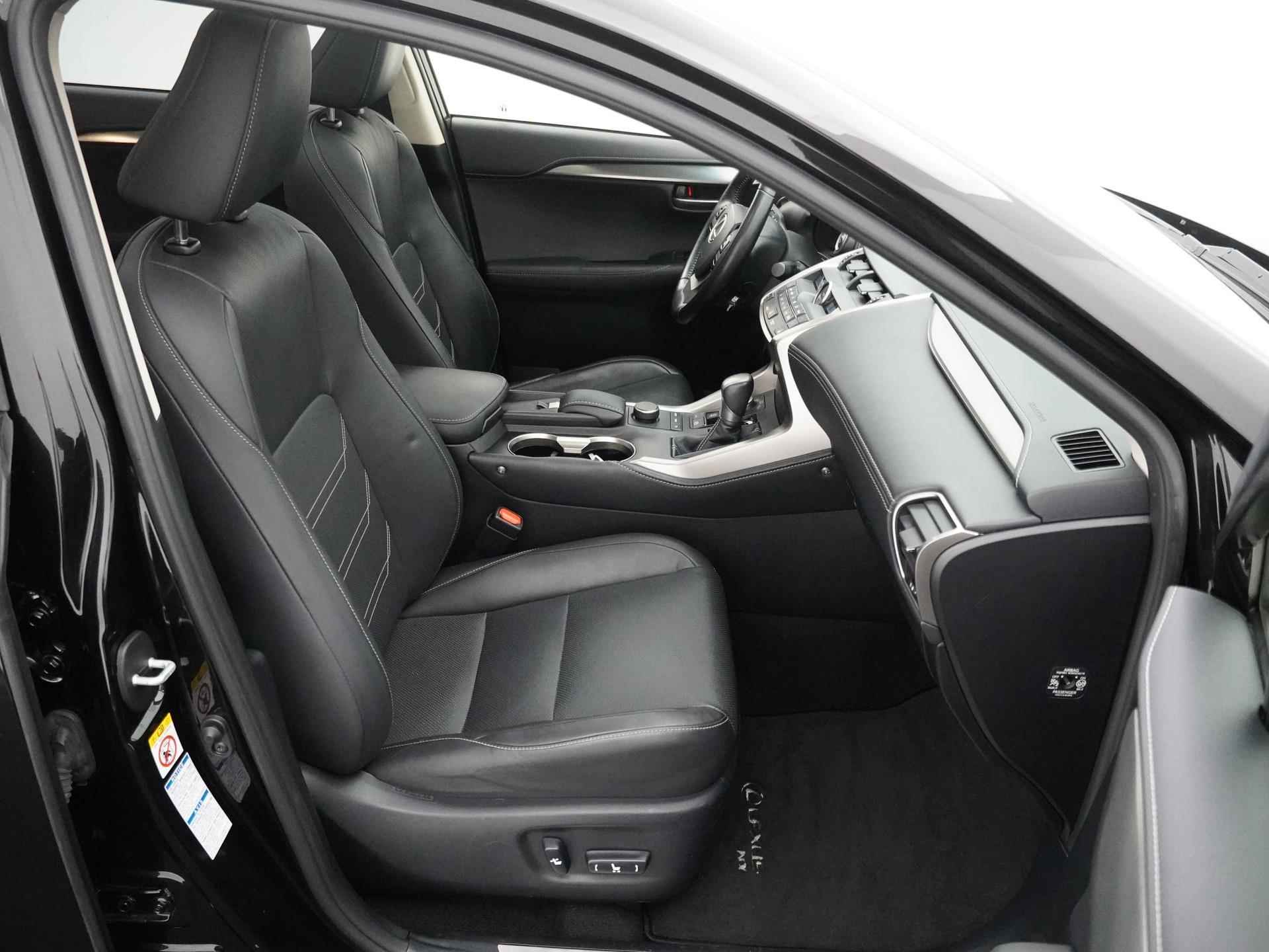 Lexus NX 300h AWD Luxury Line | Panoramadak | Adaptive Cruise Control | Parkeersensoren voor en achter | - 27/32