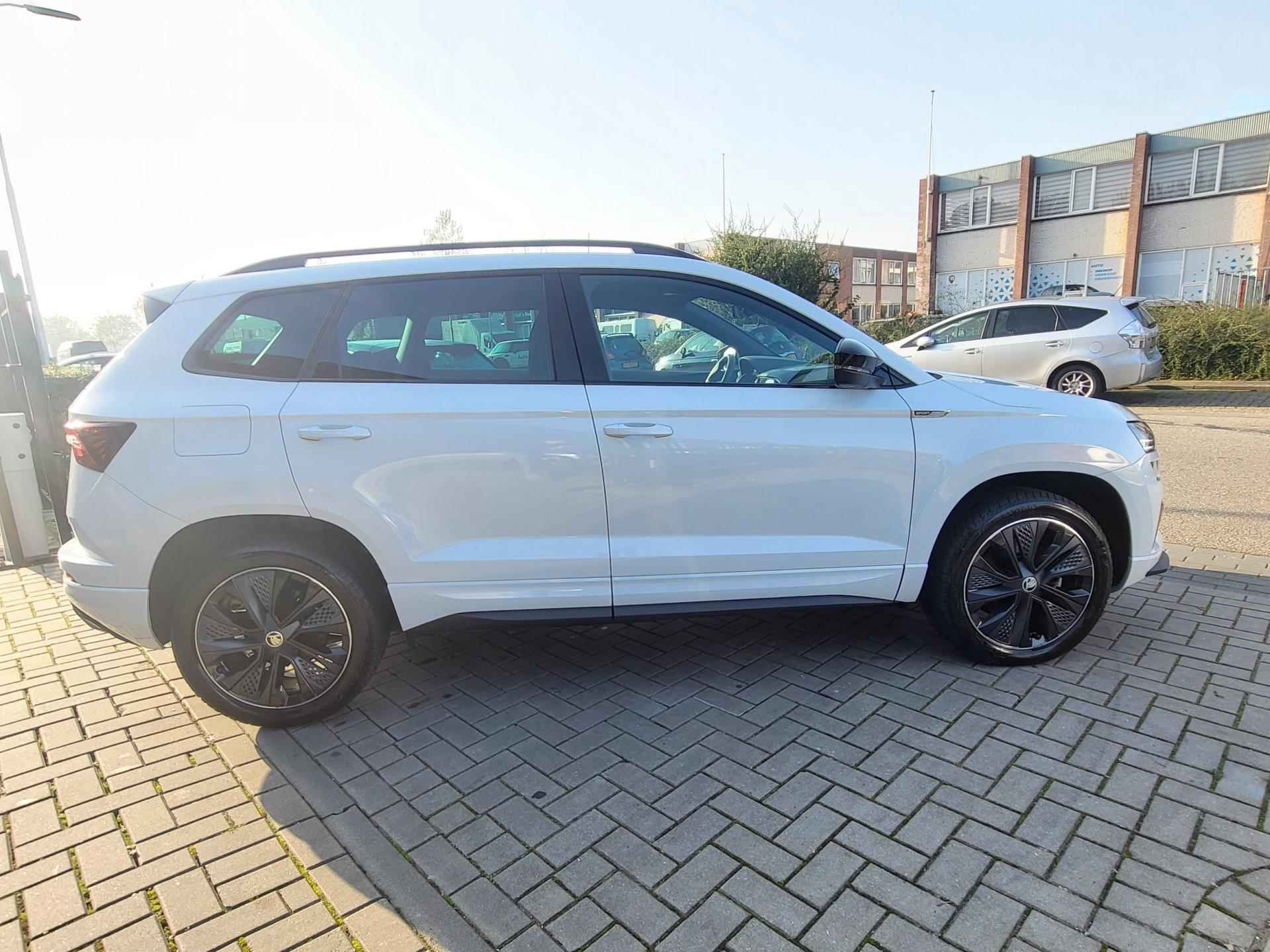 Skoda Karoq 1.5 TSI ACT Sportline Business - 8/37