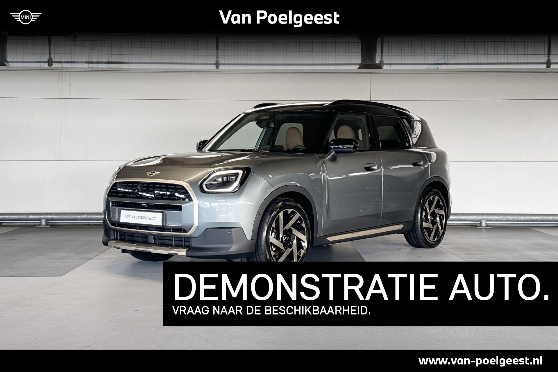 MINI Countryman Electric E Favoured 66.5 kWh | Pakket L | Dak en spiegelkappen in Jetblack