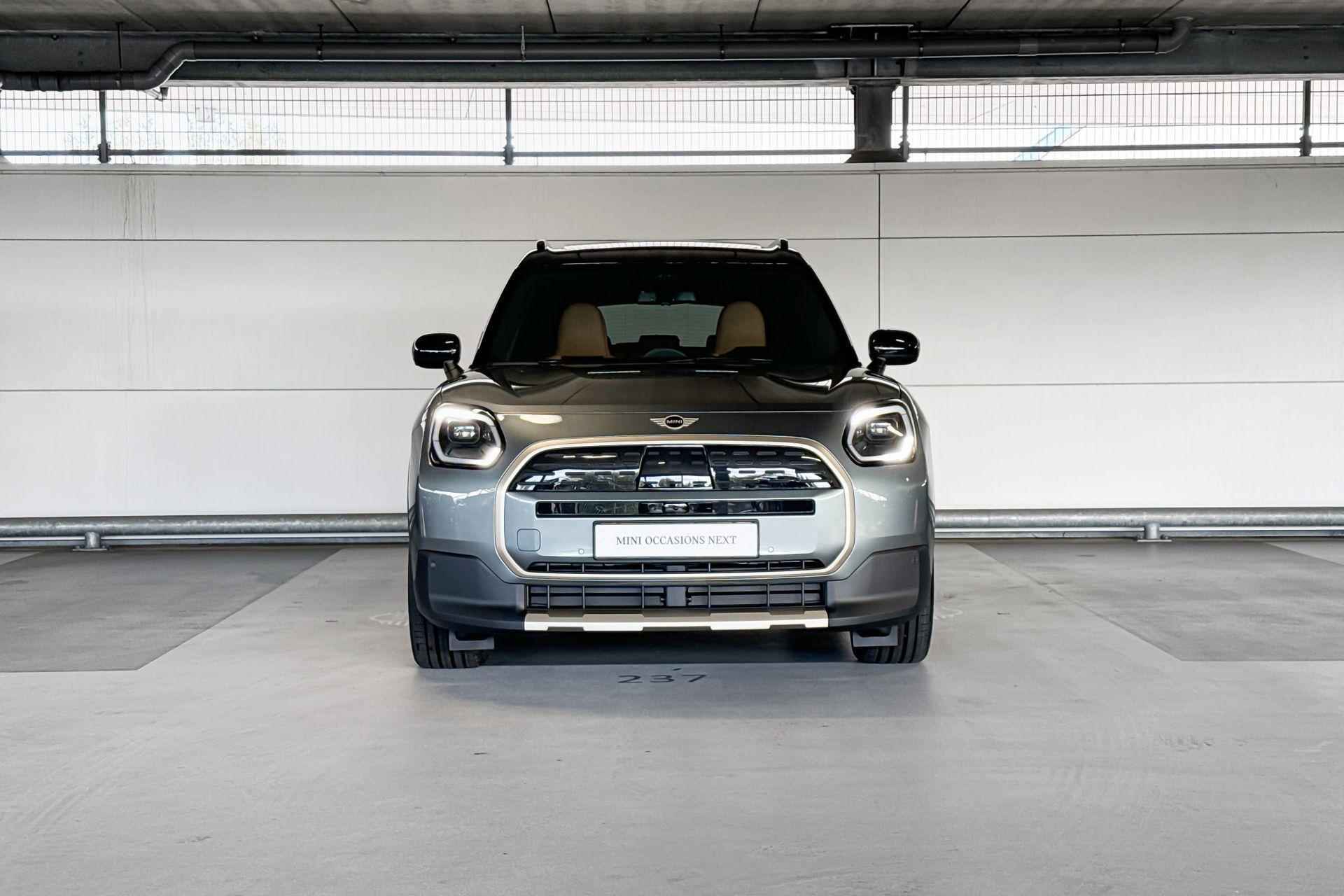 MINI Countryman Electric E Favoured 66.5 kWh | Pakket L | Dak en spiegelkappen in Jetblack - 5/23