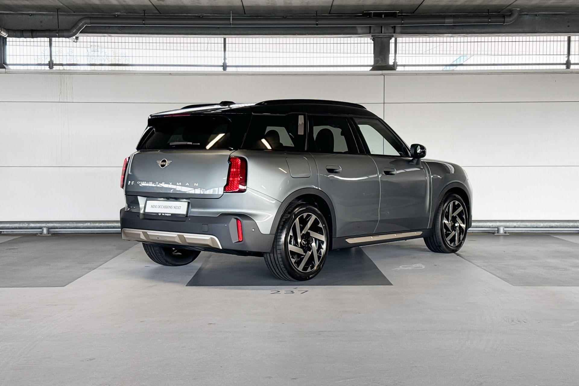 MINI Countryman Electric E Favoured 66.5 kWh | Pakket L | Dak en spiegelkappen in Jetblack - 6/23