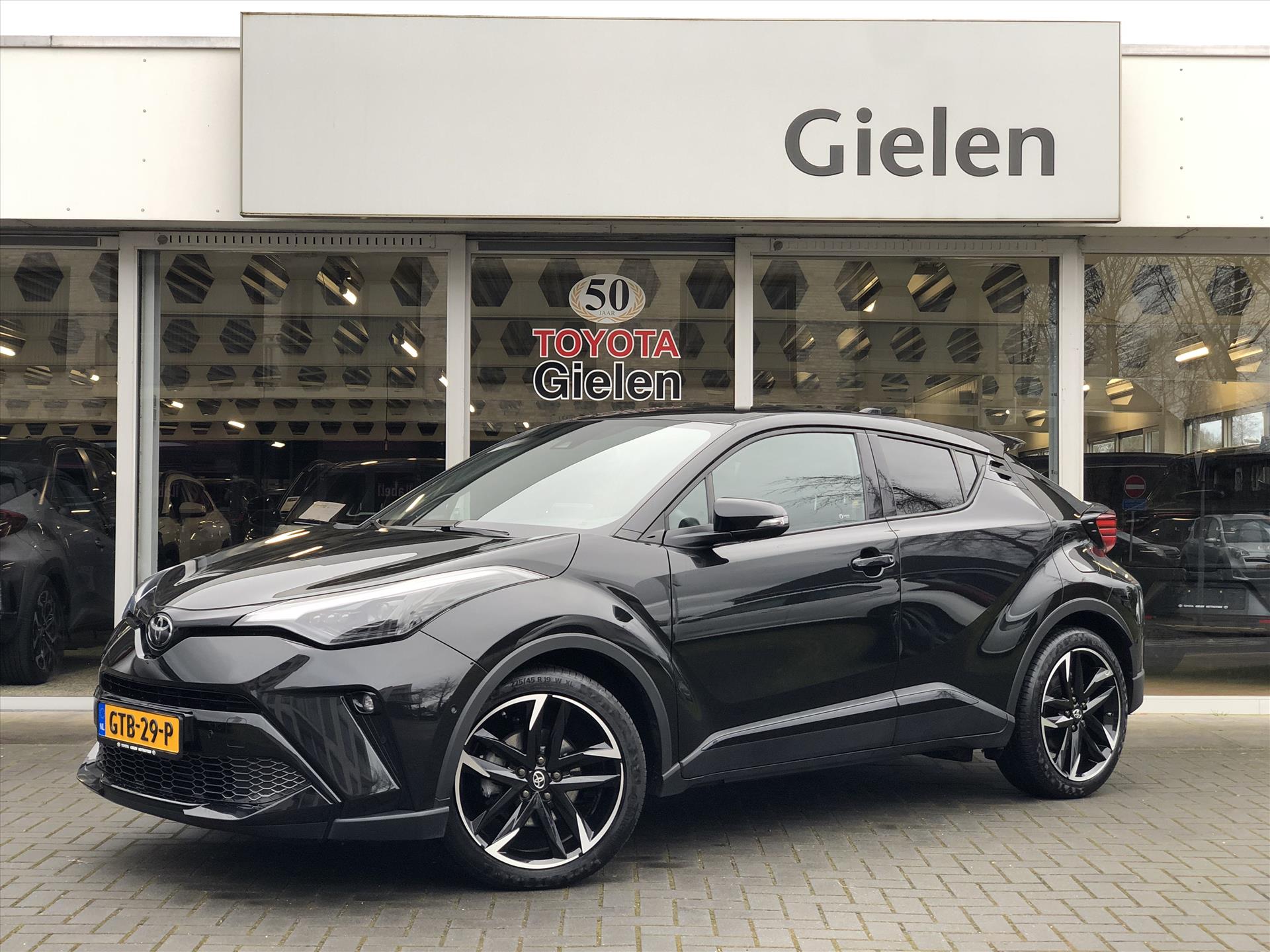 Toyota C-Hr 2.0 Hybrid GR Sport | JBL, Nieuwe multimedia, Dodehoekherkenning, Stoel + Stuurverwarming, Half leer, Parkeersensoren