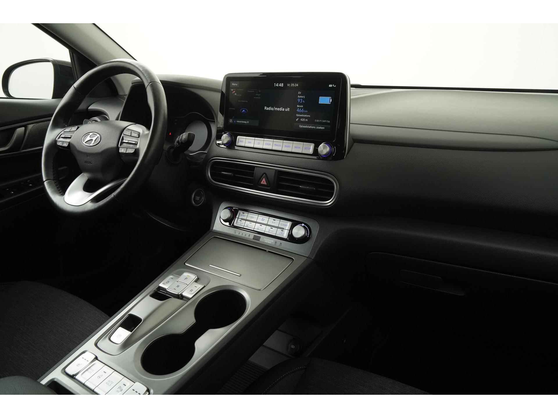 Hyundai KONA EV 64 kWh | 3 Fasen | Navigatie | Stuur & Stoelverwarming | Zondag Open! - 2/39