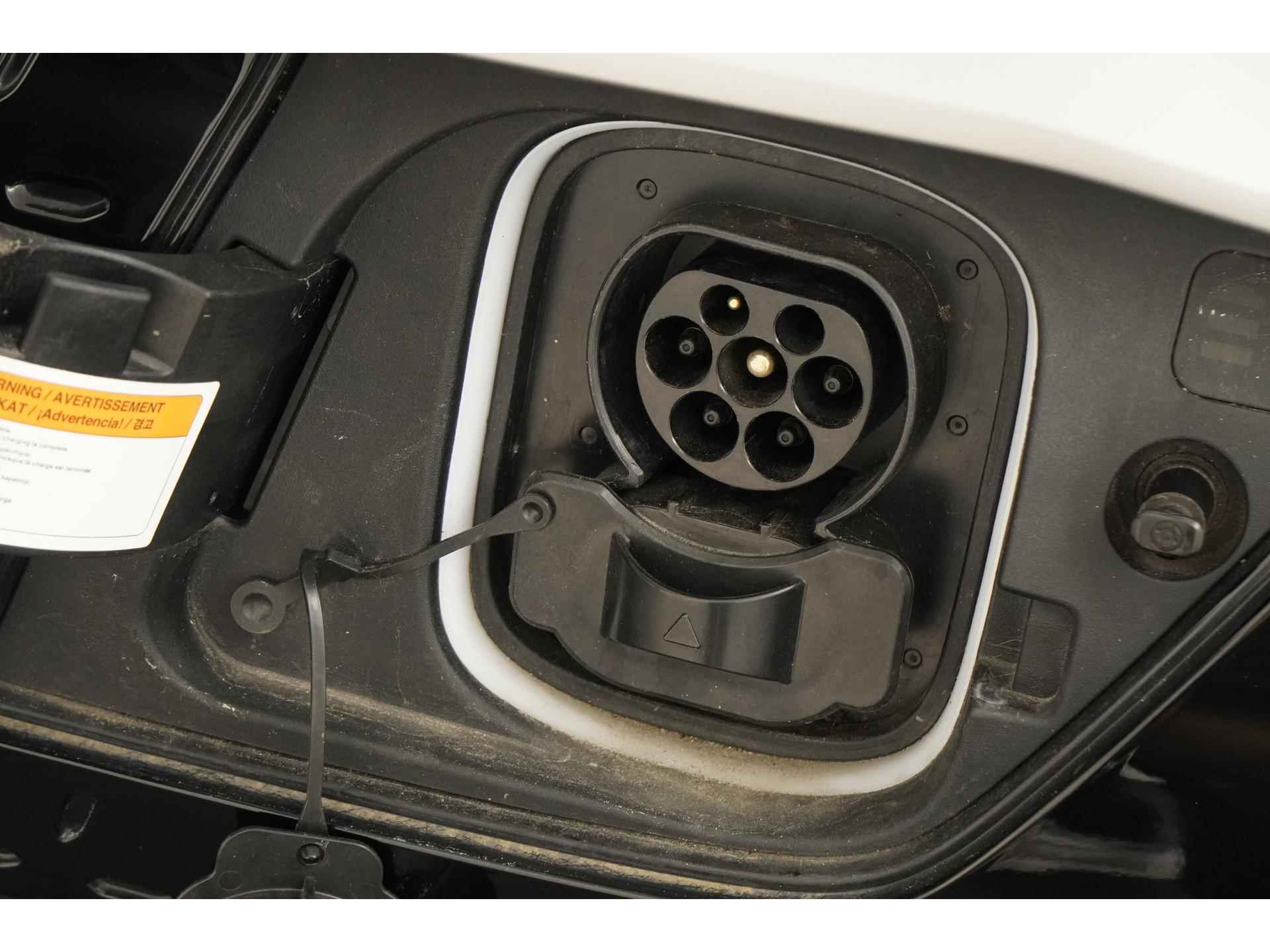Hyundai KONA EV 64 kWh | 3 Fasen | Navigatie | Stuur & Stoelverwarming | Zondag Open! - 28/39