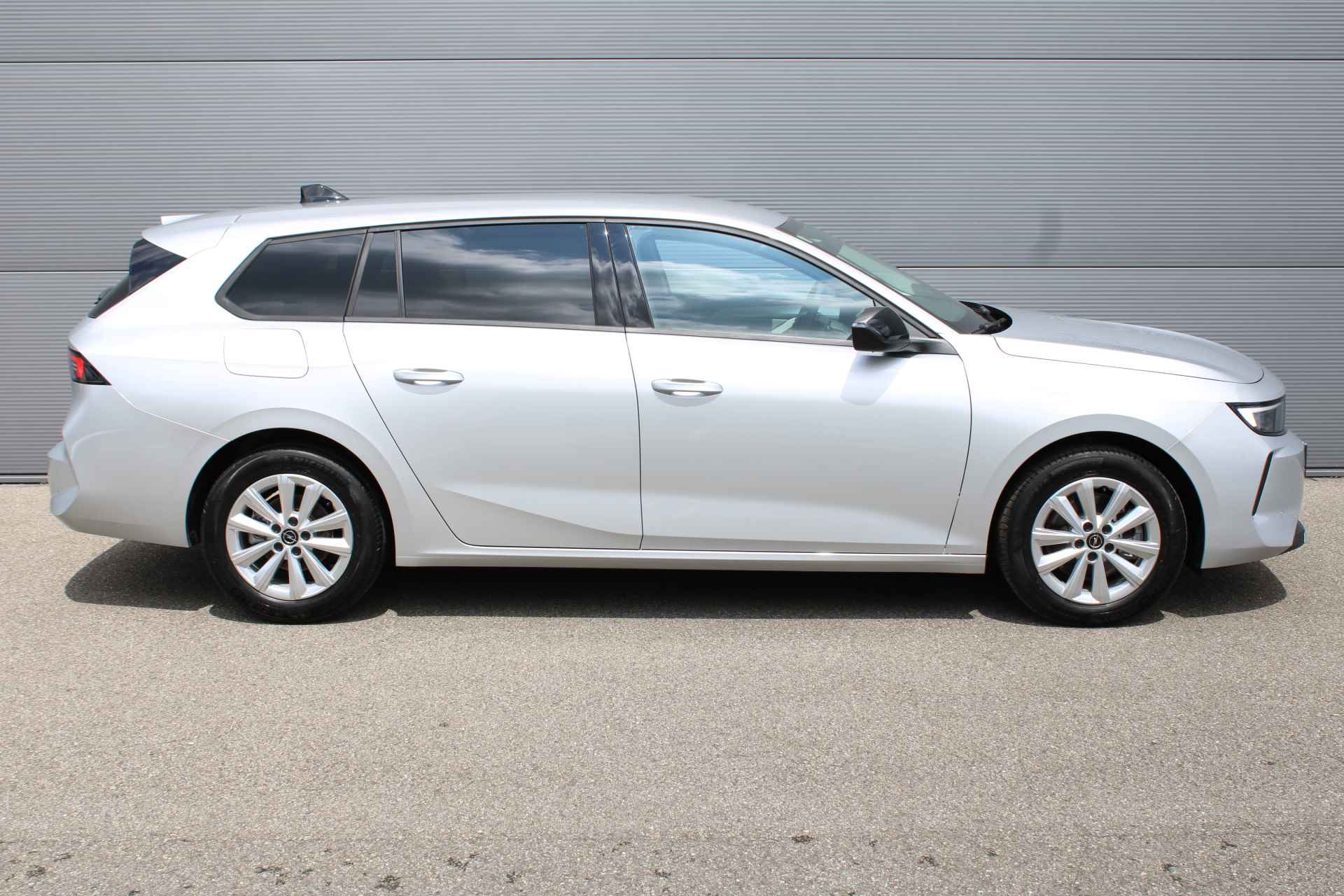 Opel Astra Sports Tourer 1.2 130 pk | VAN €37180 VOOR €30900 | LED | NAVI | KEYLESS START | - 4/28