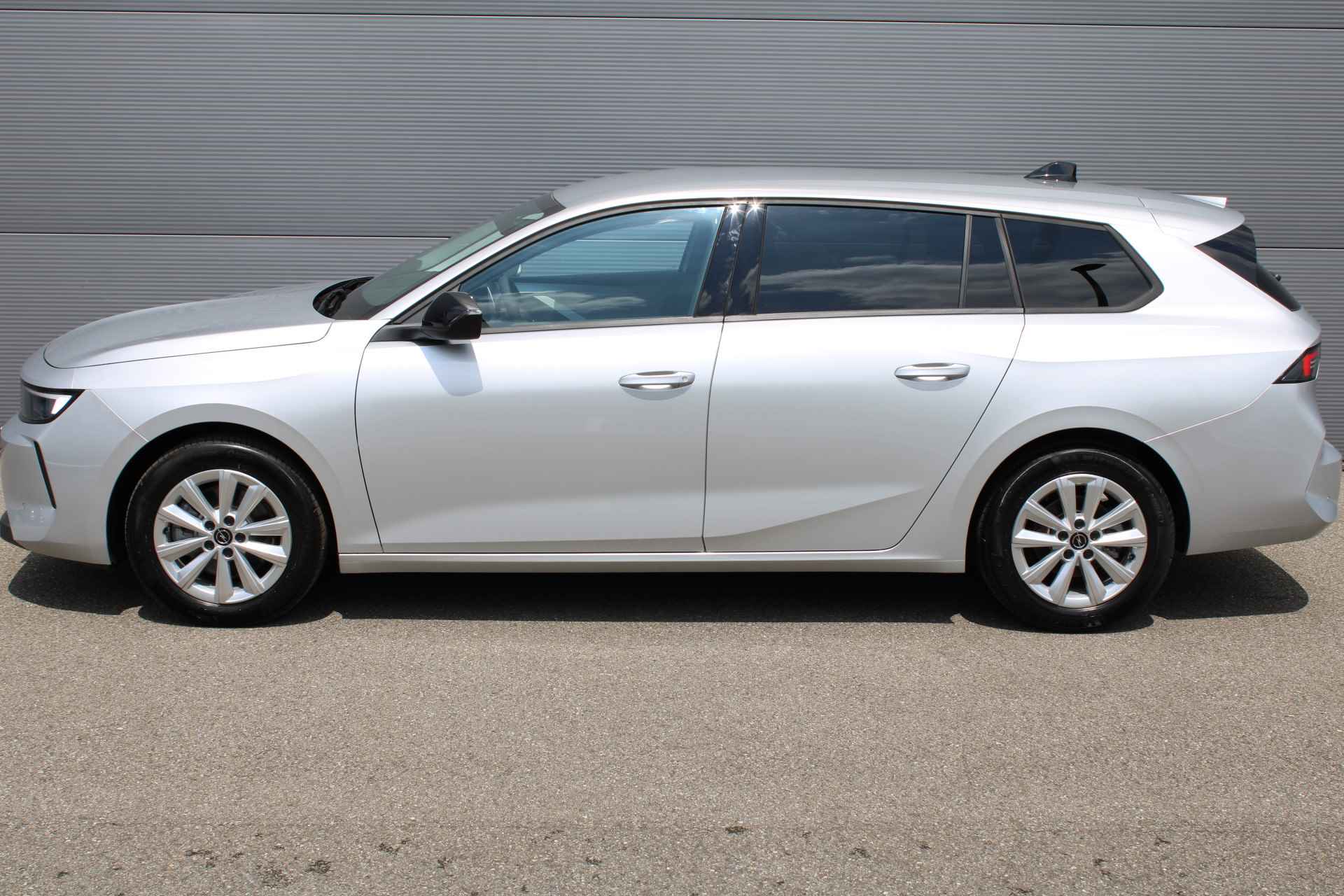 Opel Astra Sports Tourer 1.2 130 pk | VAN €37180 VOOR €30900 | LED | NAVI | KEYLESS START | - 8/28