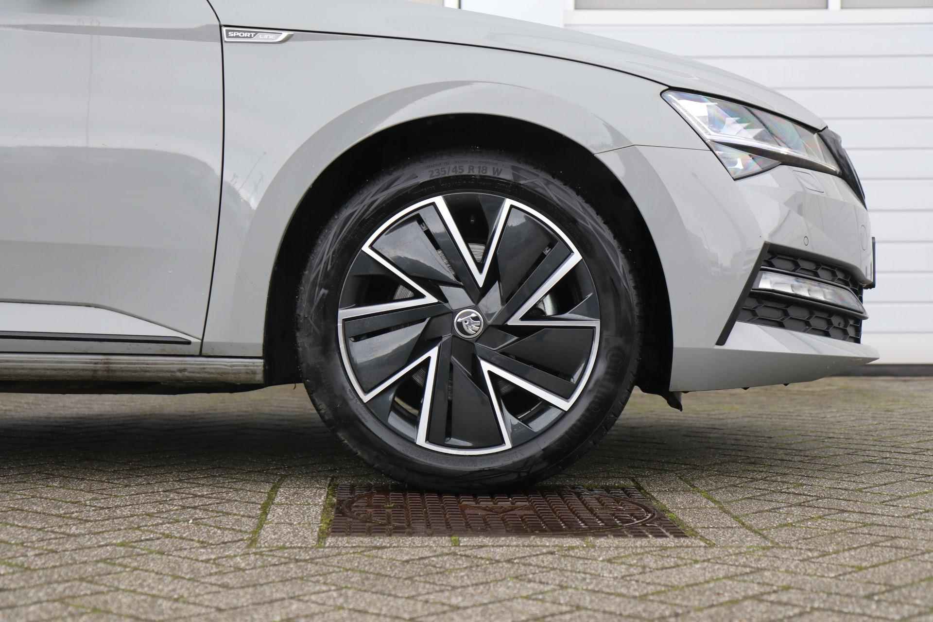 Skoda Superb 1.4 TSI 218pk DSG iV Sportline Business | Panoramadak | 360 Camera | Elektrische Stoelen - 12/44