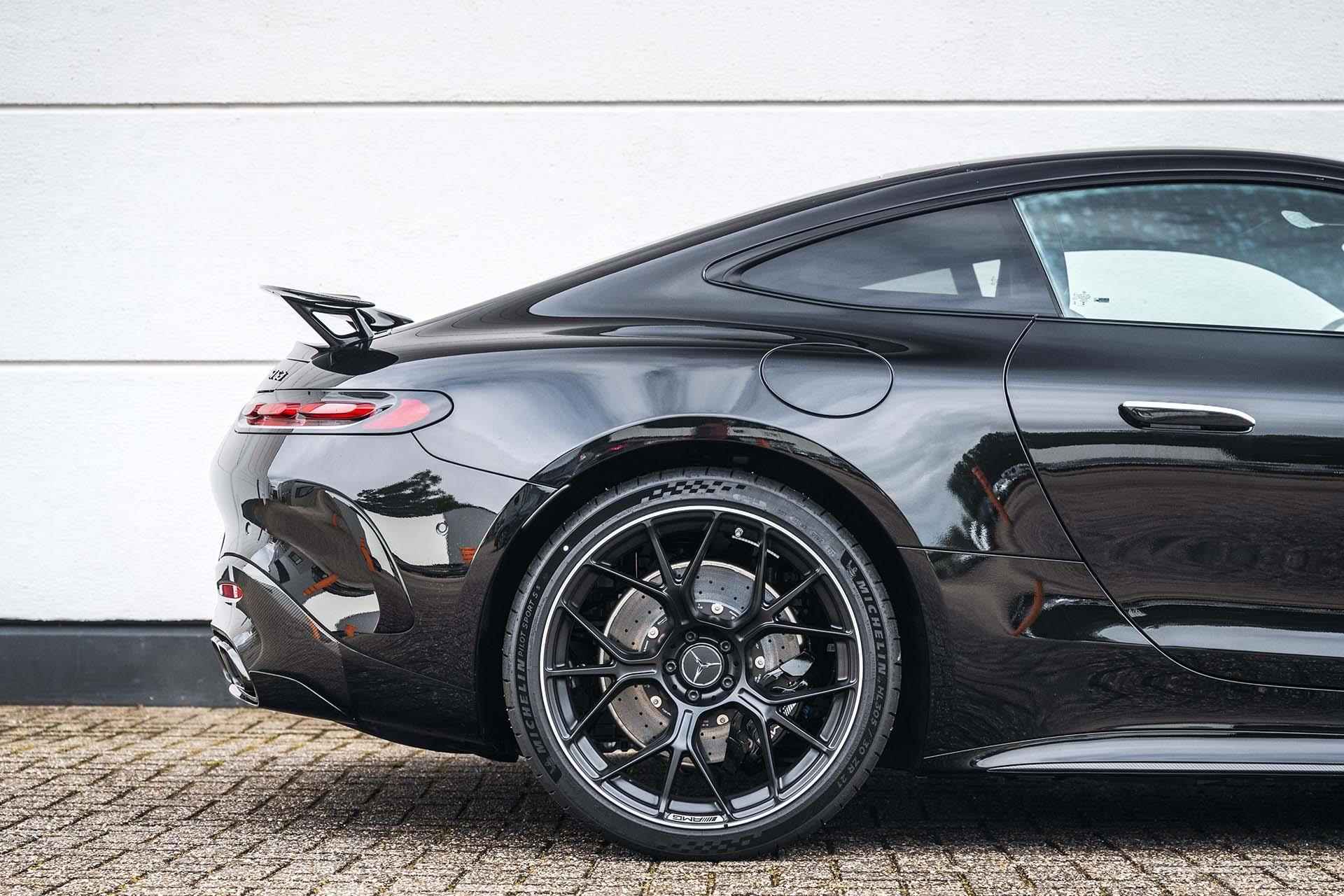 Mercedes-Benz AMG GT AMG 63 4MATIC+ Premium Plus pakket | keramische remmen | Head-up display | Burmester High-End 3D | AMG Carbon Interieur en Exterieur Pakket | 2+2 concept | Liftsysteem | AMG Performance sportstoelen | - 12/50