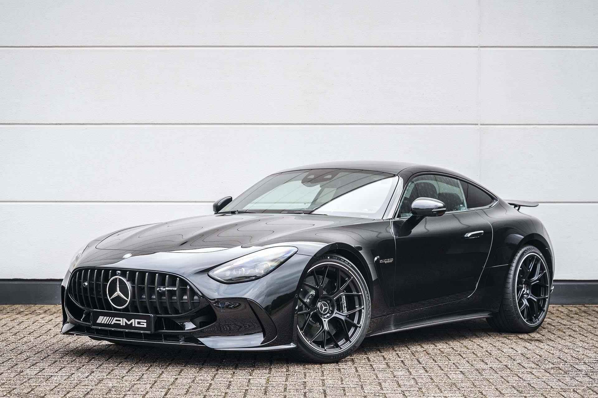 Mercedes-Benz AMG GT AMG 63 4MATIC+ Premium Plus pakket | keramische remmen | Head-up display | Burmester High-End 3D | AMG Carbon Interieur en Exterieur Pakket | 2+2 concept | Liftsysteem | AMG Performance sportstoelen | - 50/50