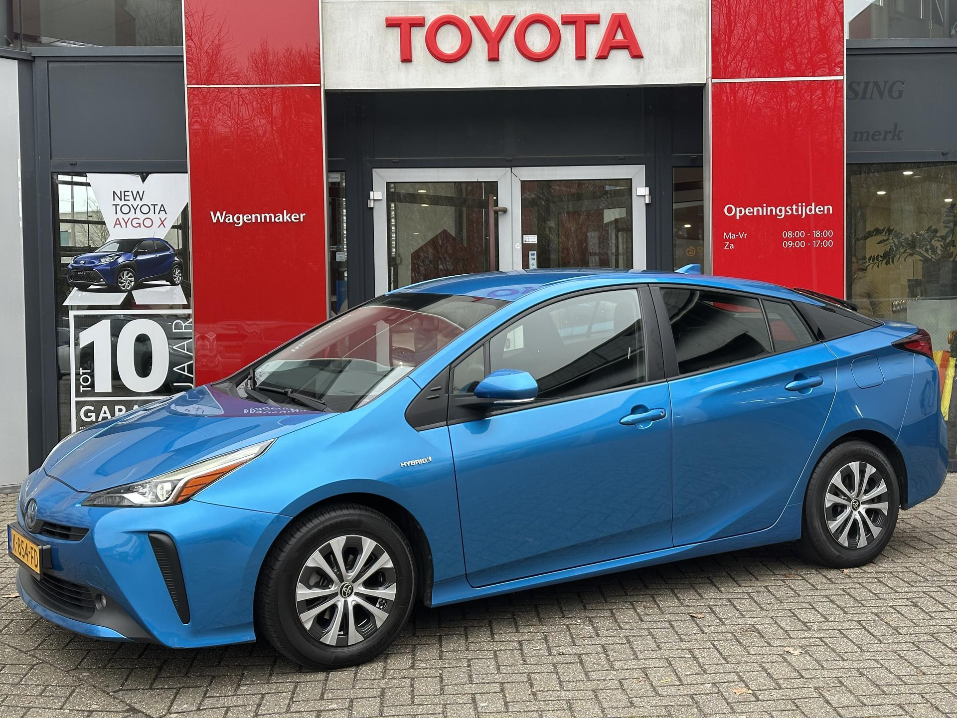 Toyota Prius 1.8 Dynamic NL-AUTO TREKHAAK BLIND SPOT KEYLESS ENTRY HEAD-UP DISPLAY STOELVERWARMING DAB+ DEALER ONDERHOUDEN