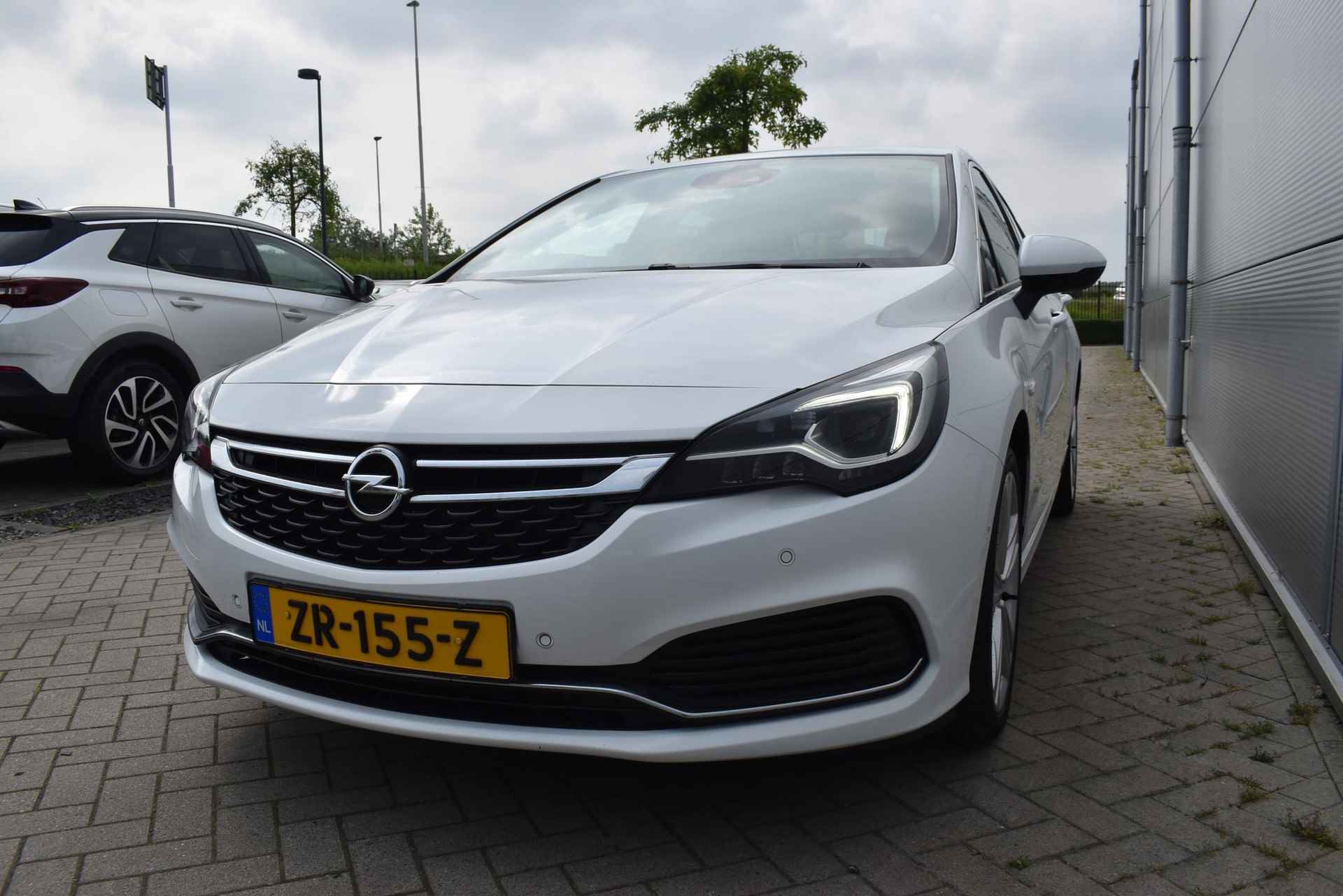 Opel Astra 1.4 Turbo Innovation NAVI / CAMERA / TREKHAAK / Schuif kantel dak - 7/47