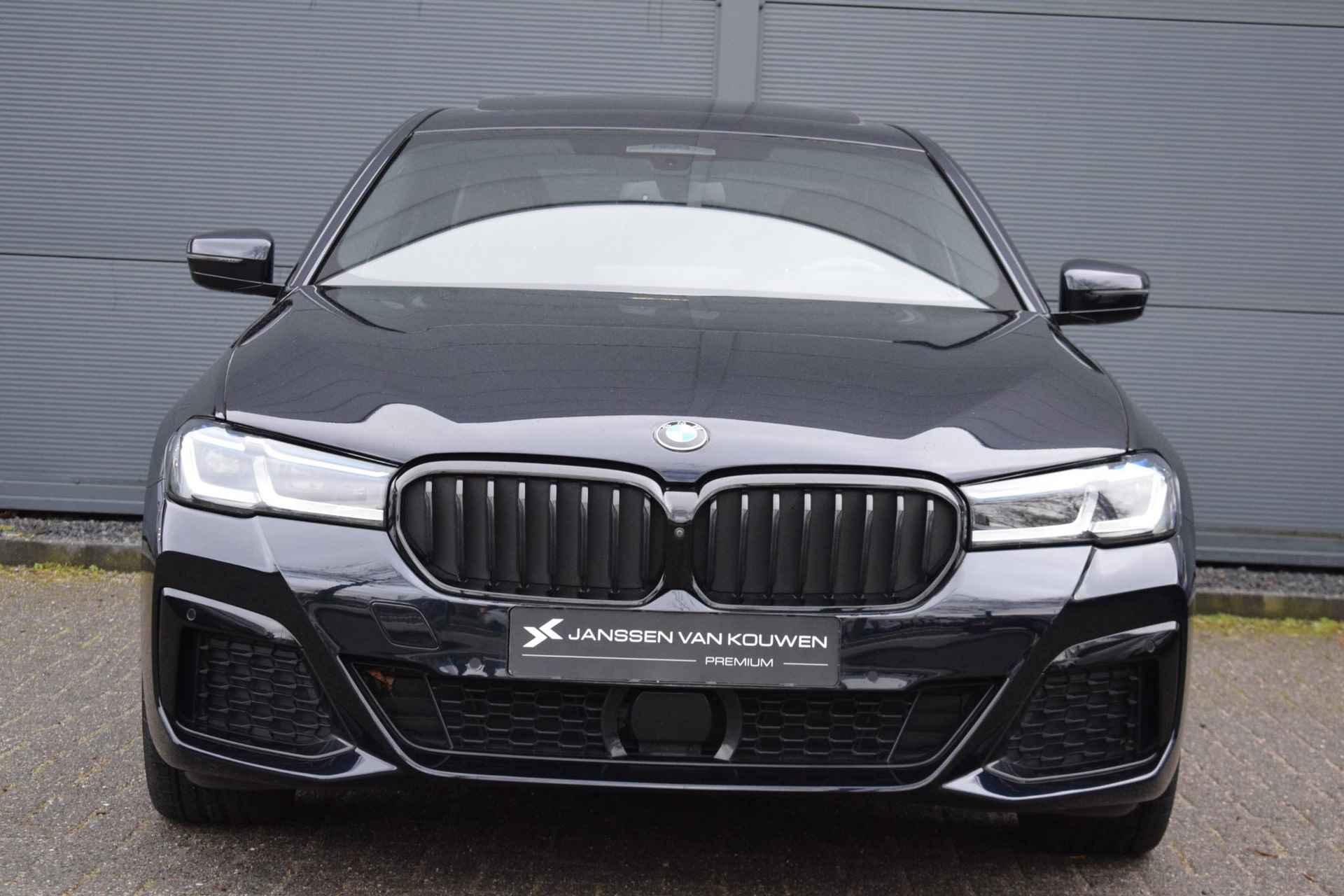 BMW 5-serie 545e xDrive High Executive M-Sport / Stoelventilatie / Panoramadak / BMW Laser - 2/72