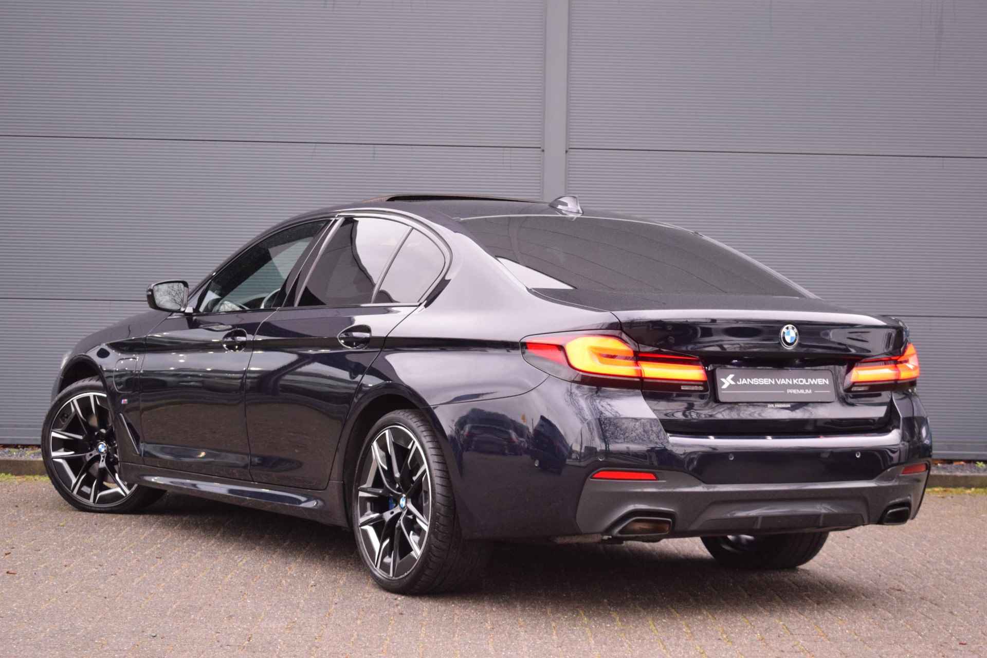 BMW 5-serie 545e xDrive High Executive M-Sport / Stoelventilatie / Panoramadak / BMW Laser - 4/72