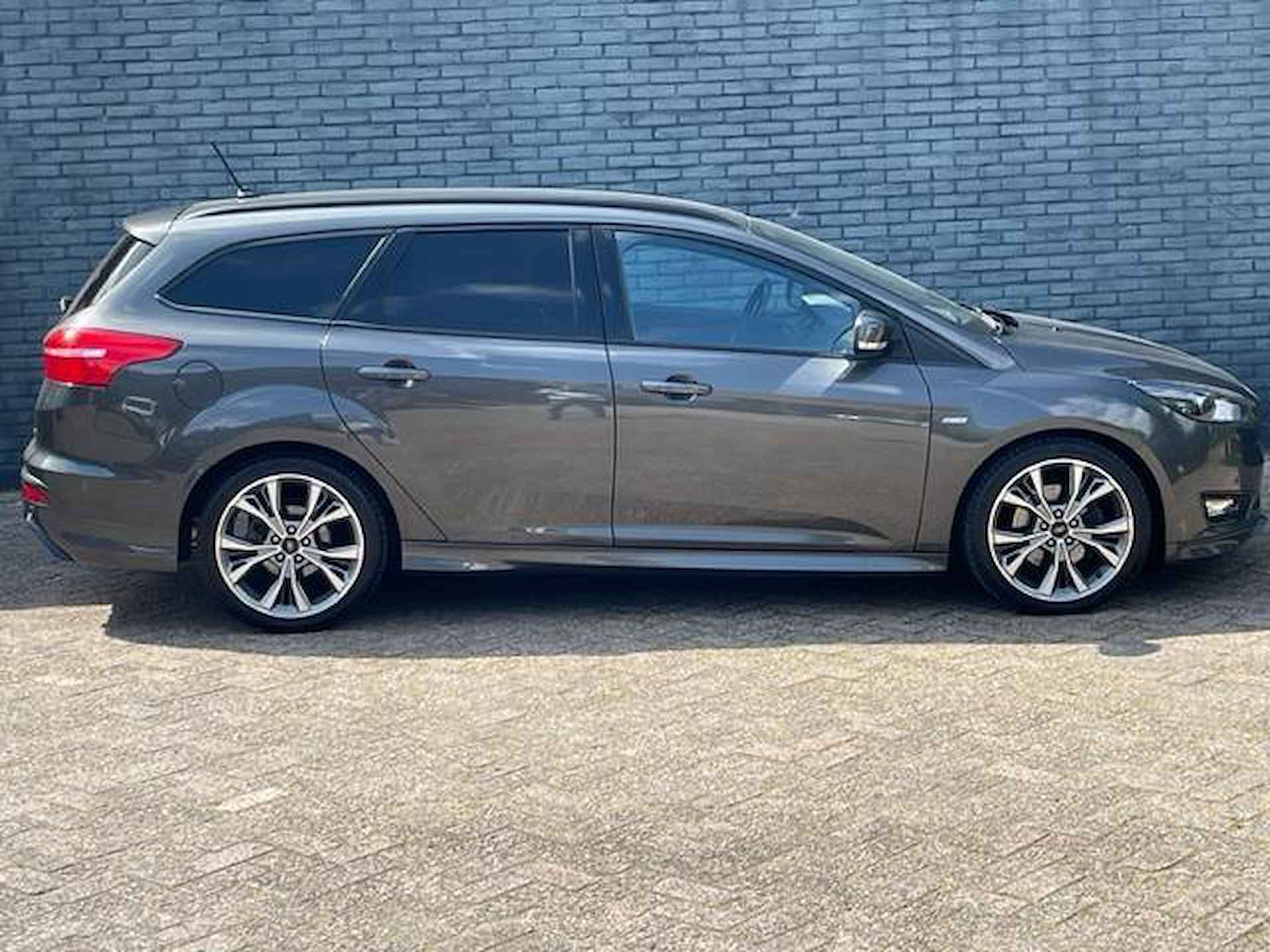 Ford FOCUS Wagon 1.5 ST-Line I incl. € 850,00 AFL.KOSTEN + BOVAG GARANTIE - 4/39