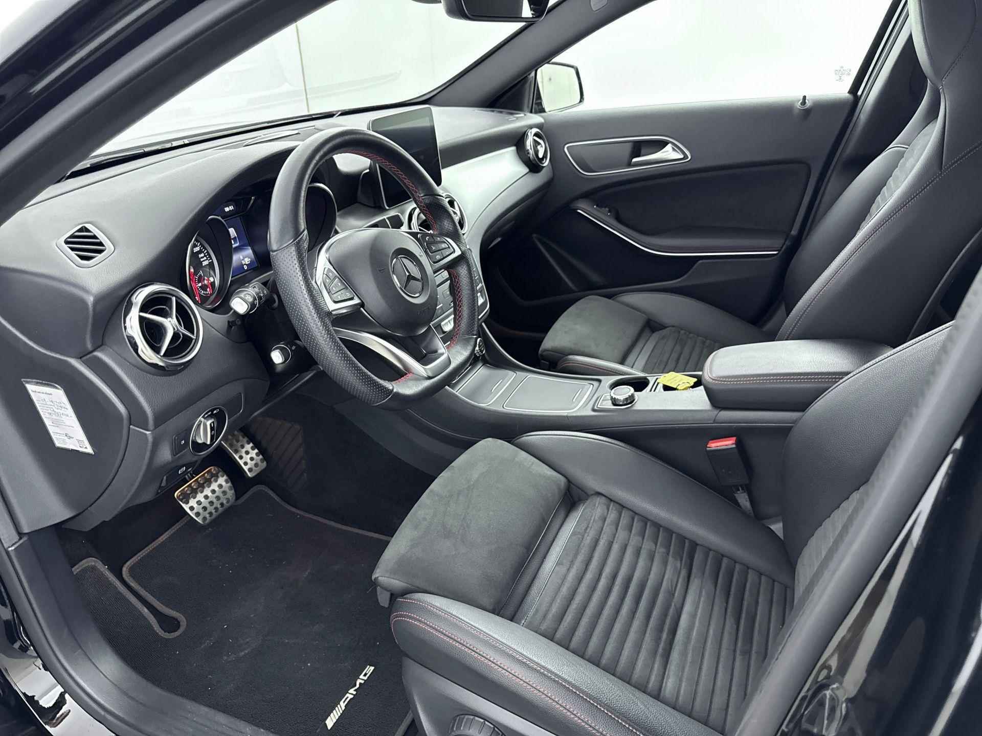 Mercedes-Benz GLA-klasse 180 Business Solution AMG Aut. | Sportstoelen | Sportstuur | Stoelverwarming | Trekhaak | Navigatie | Camera | - 31/32