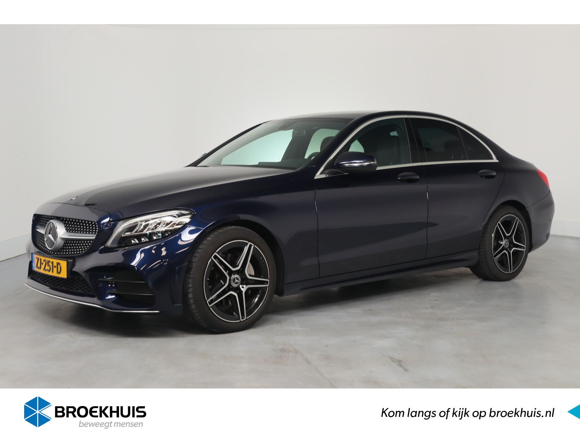 Mercedes-Benz C-Klasse 180 Premium Pack | AMG Line | Sportstoelen | LED | Camera | Stoelverwarming | Leder | Navi | Clima | Cruise | 18'' Lichtmetalen bij viaBOVAG.nl