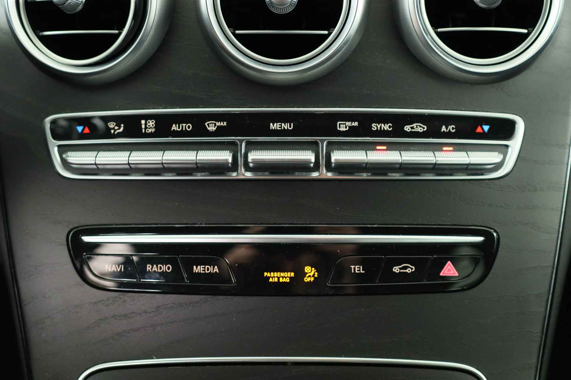Mercedes-Benz C-Klasse 180 Premium Pack | AMG Line | Sportstoelen | LED | Camera | Stoelverwarming | Leder | Navi | Clima | Cruise | 18'' Lichtmetalen - 14/50