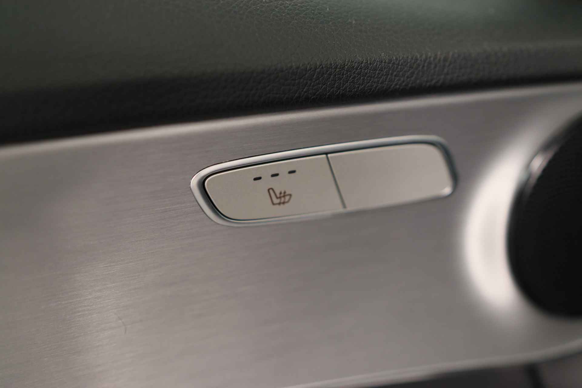 Mercedes-Benz C-Klasse 180 Premium Pack | AMG Line | Sportstoelen | LED | Camera | Stoelverwarming | Leder | Navi | Clima | Cruise | 18'' Lichtmetalen - 19/50