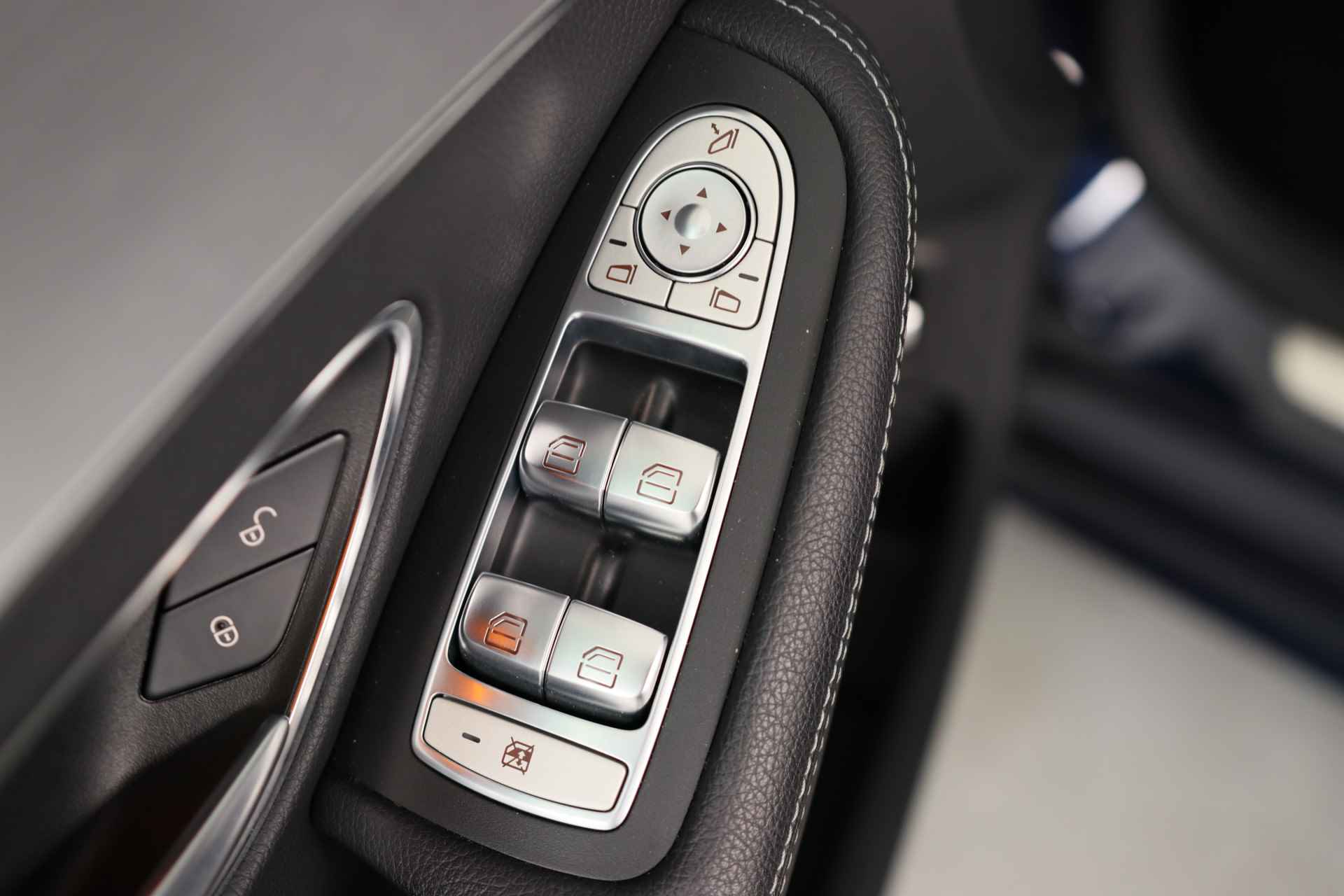 Mercedes-Benz C-Klasse 180 Premium Pack | AMG Line | Sportstoelen | LED | Camera | Stoelverwarming | Leder | Navi | Clima | Cruise | 18'' Lichtmetalen - 20/50