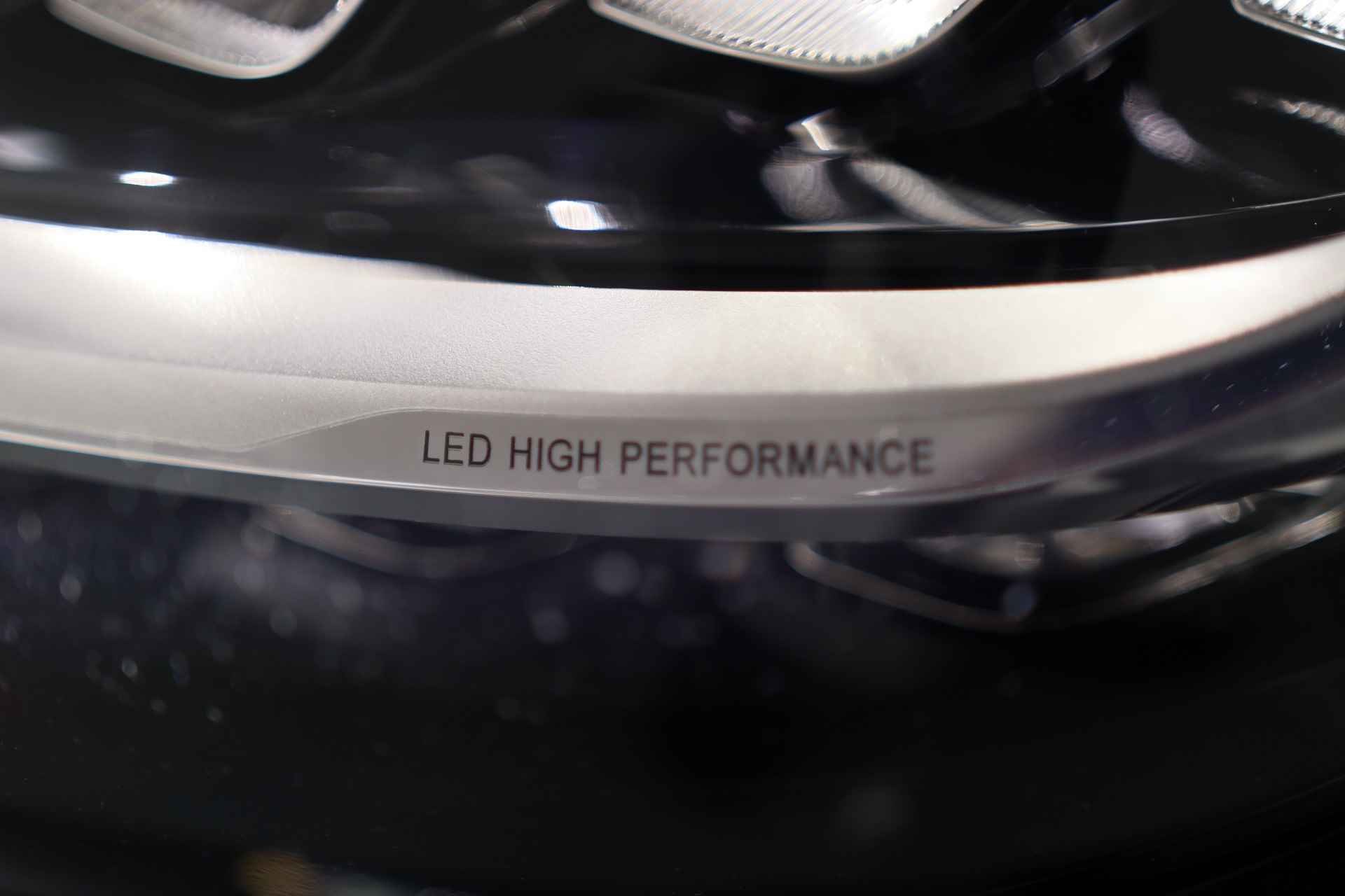 Mercedes-Benz C-Klasse 180 Premium Pack | AMG Line | Sportstoelen | LED | Camera | Stoelverwarming | Leder | Navi | Clima | Cruise | 18'' Lichtmetalen - 27/50