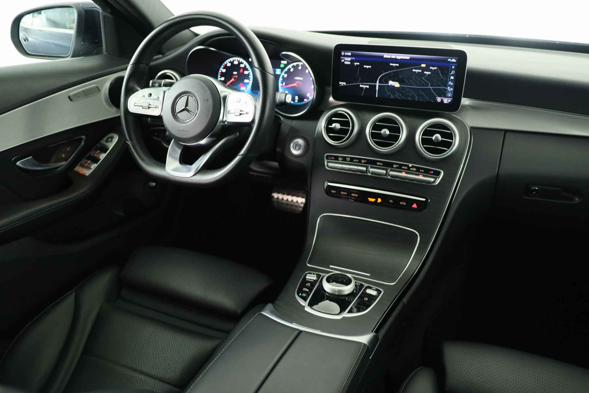 Mercedes-Benz C-Klasse 180 Premium Pack | AMG Line | Sportstoelen | LED | Camera | Stoelverwarming | Leder | Navi | Clima | Cruise | 18'' Lichtmetalen - 31/50